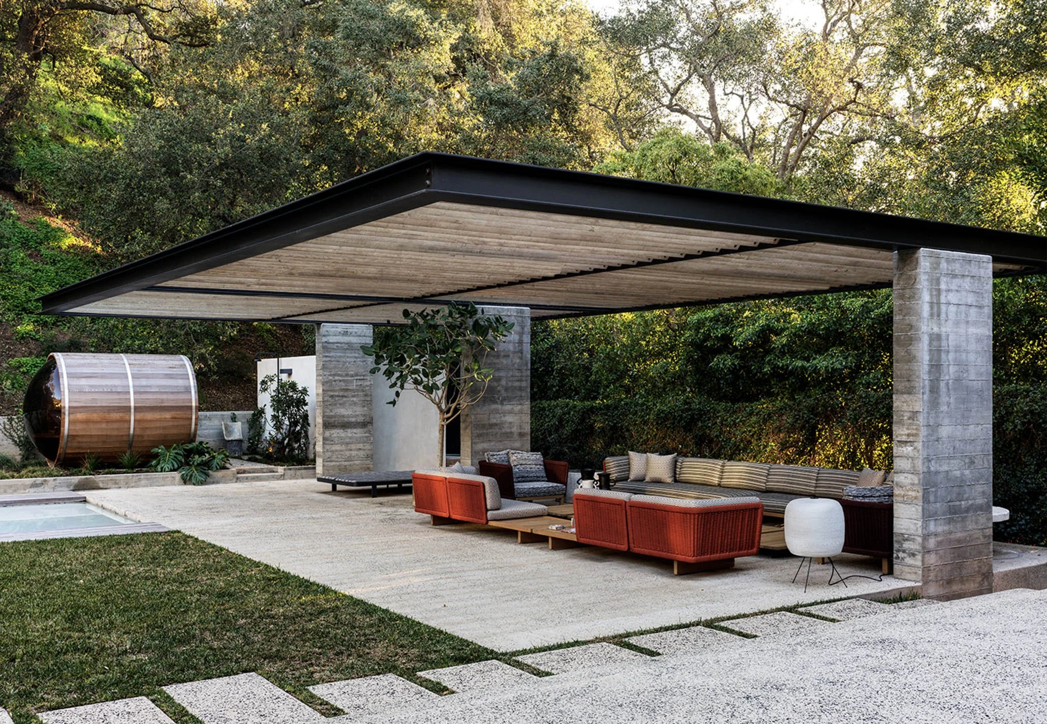 Beverly Hills 2 outdoor area Valle Reinis.jpg