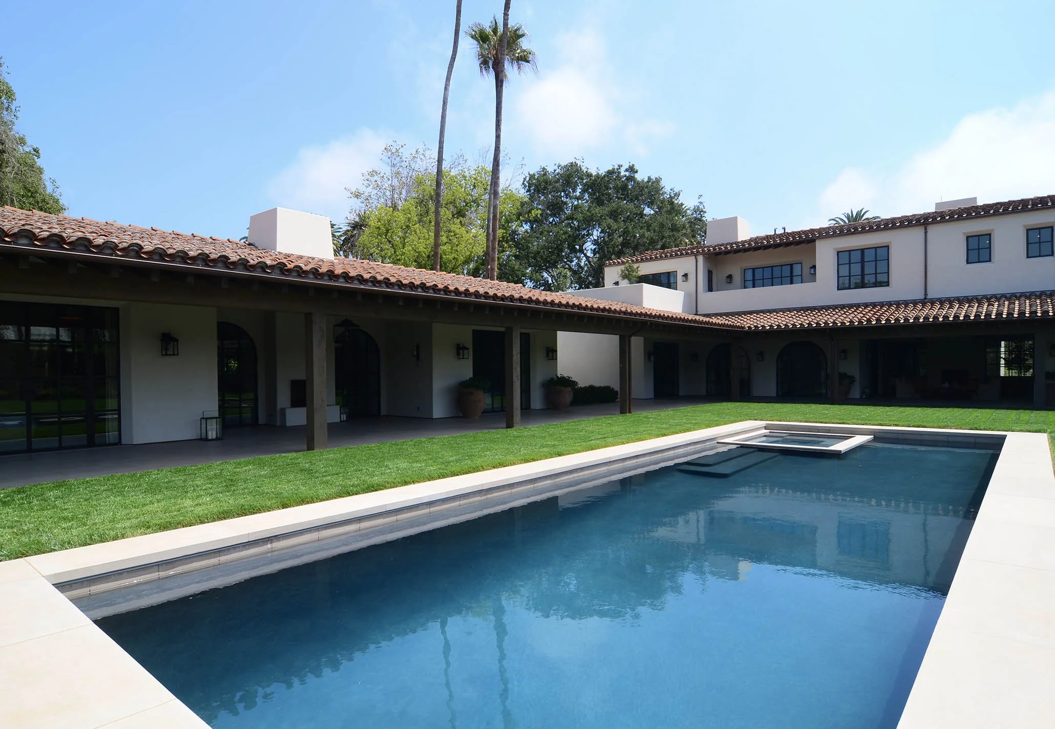 Oakmont Outdoor Pool Area.jpg