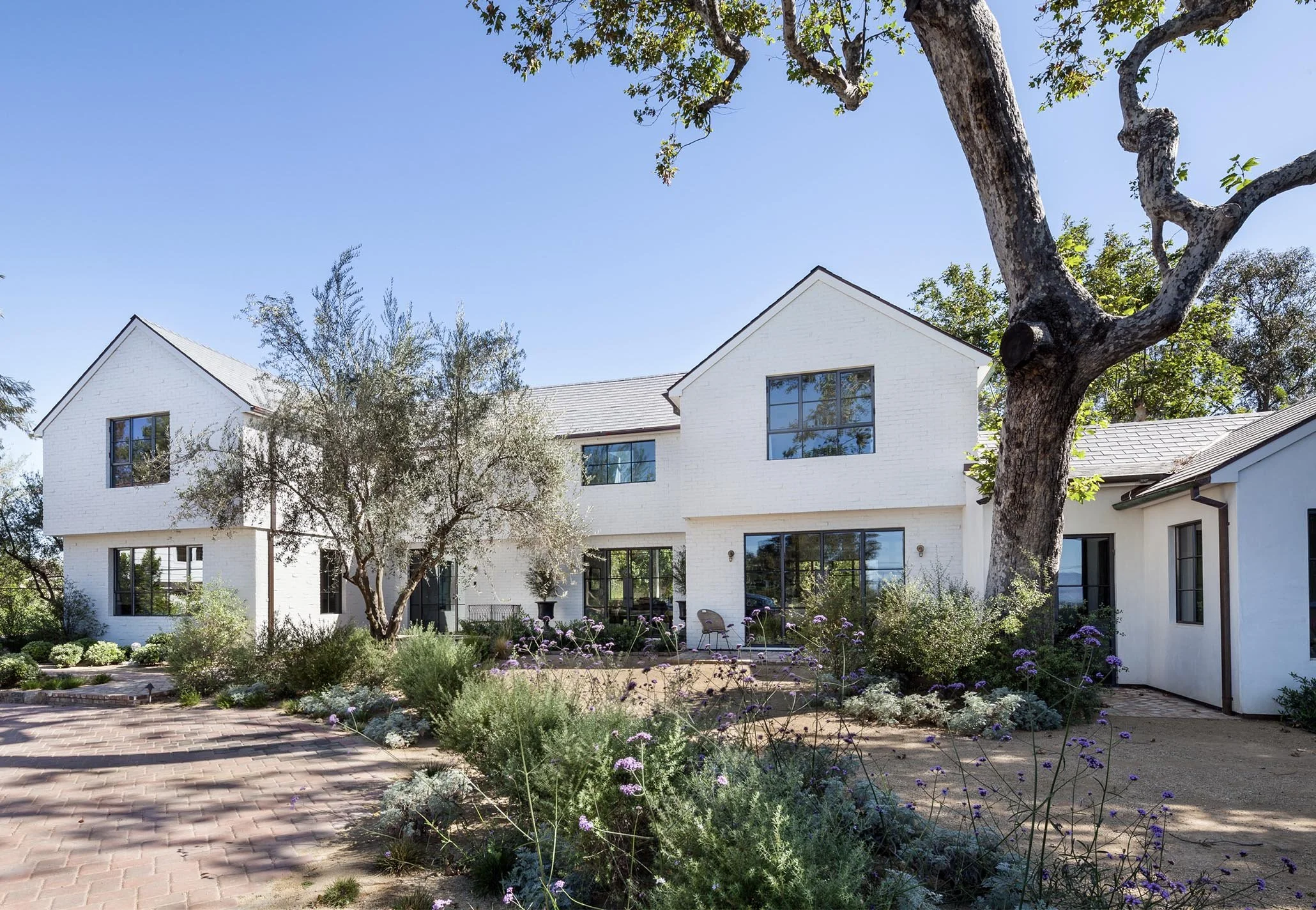 Lake Glen Exterior Front Home.jpg