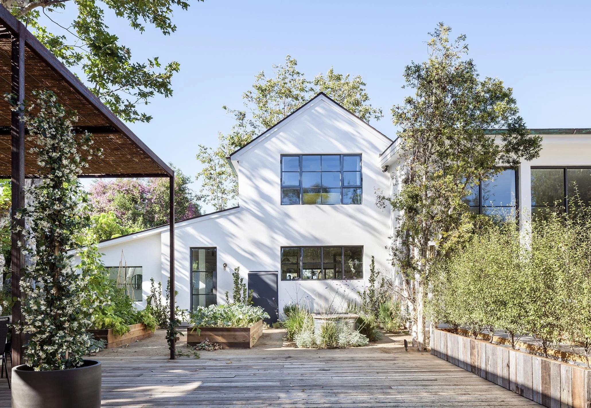 Lake Glen Exterior Backyard.jpg
