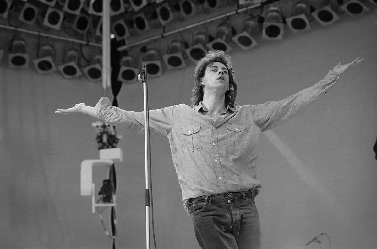 BOB GELDORF - LIVE AID WEMBLEY 1985 (arms spread).jpg