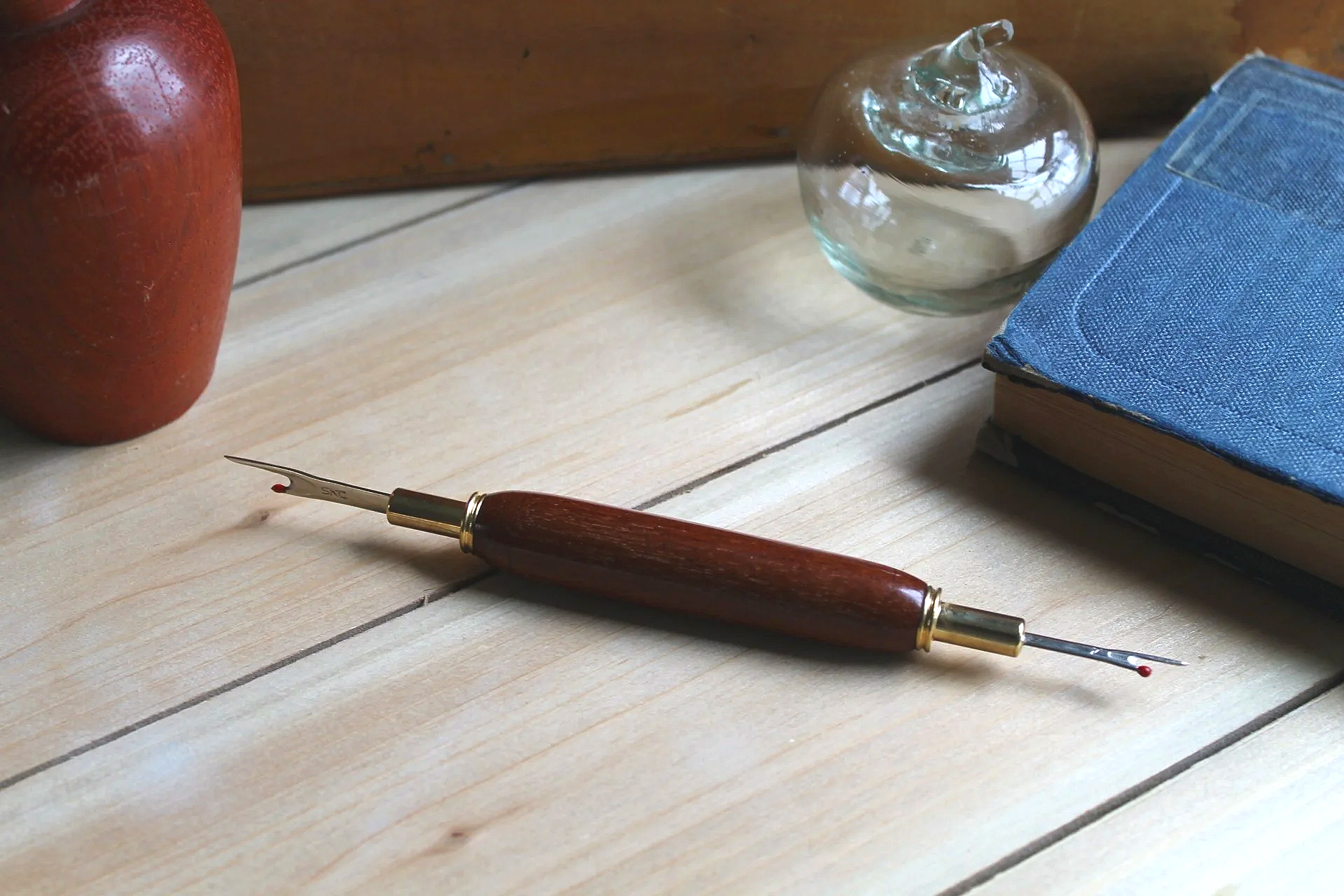 Walnut with Gold-D Seam ripper