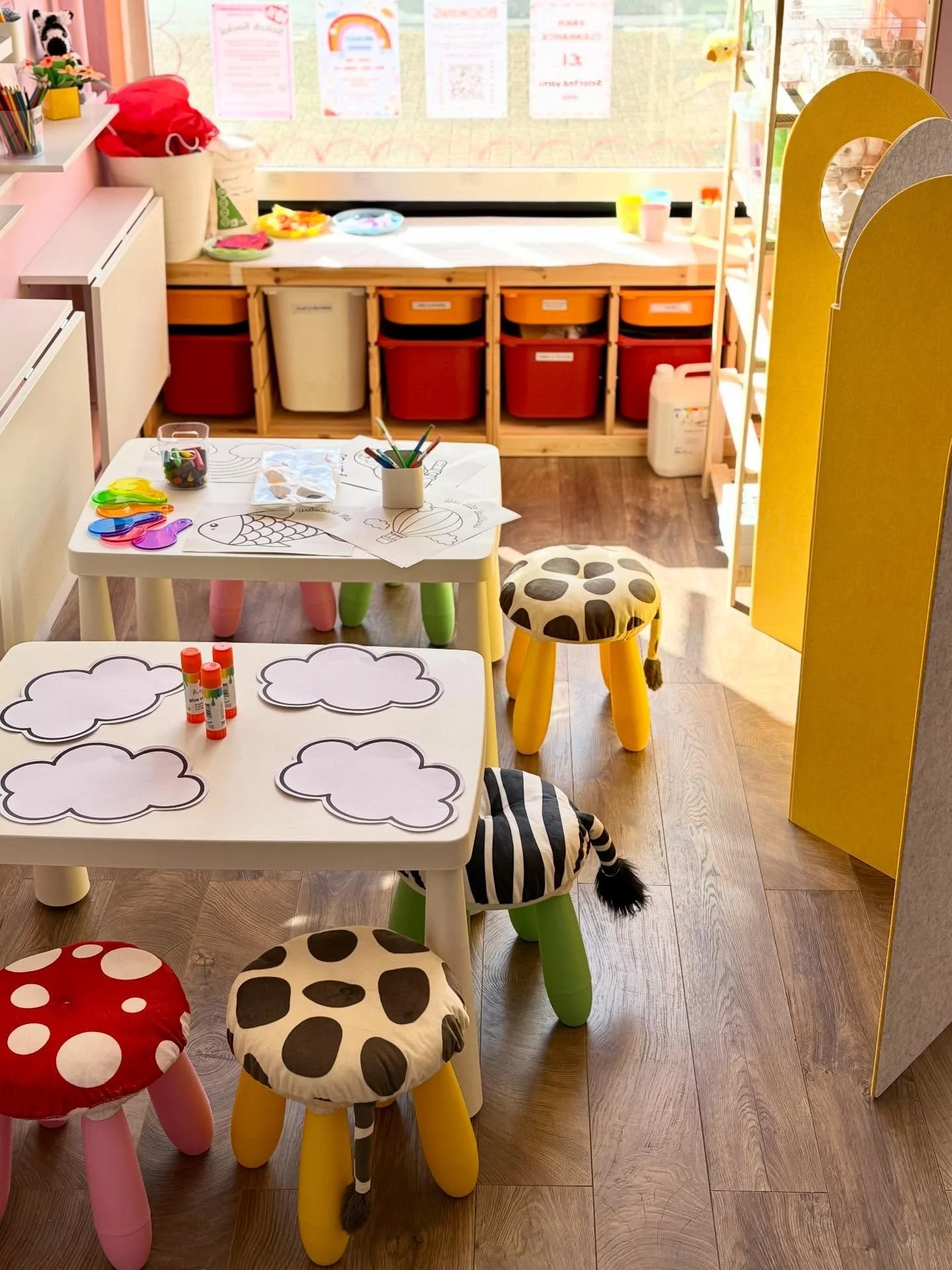 🌈 Mini Makers is ready! 🌈

Our little creative space is all set up and ready for your Mini Makers to enjoy ✂️🎨💛

We have -

☁️ Cotton wool clouds
🎨 Painting
🔍 Colour paddles
🌈 Rainbow collage

We can&rsquo;t wait to see you tomorrow morning 🌟