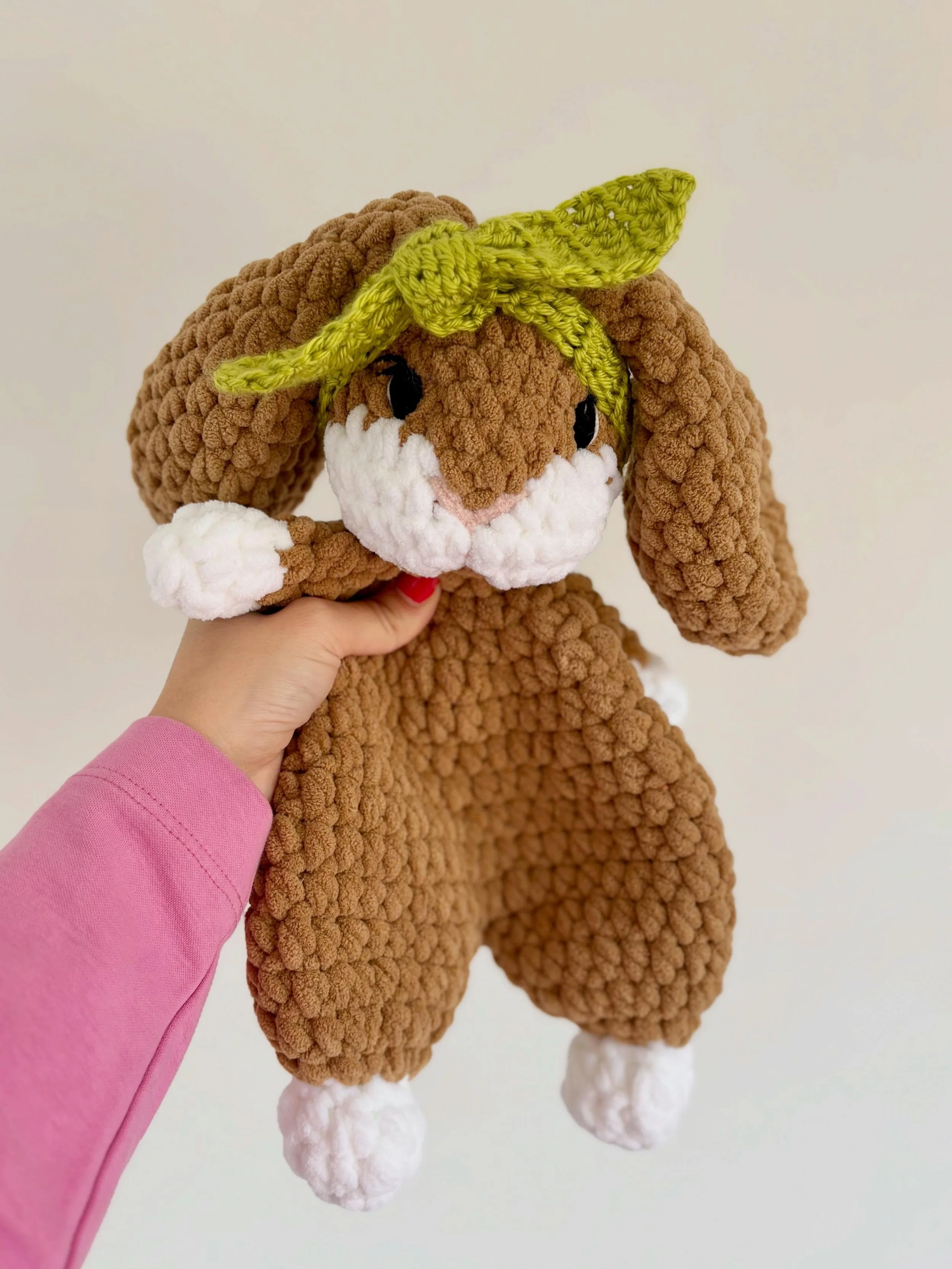 How adorable is this bunny snuggler, paired with a rainbow lovey blanket? 💚

A perfect duo for cuddles, comfort and gifting!

#bunny #snuggler #lovey #newbaby #crochetblanket