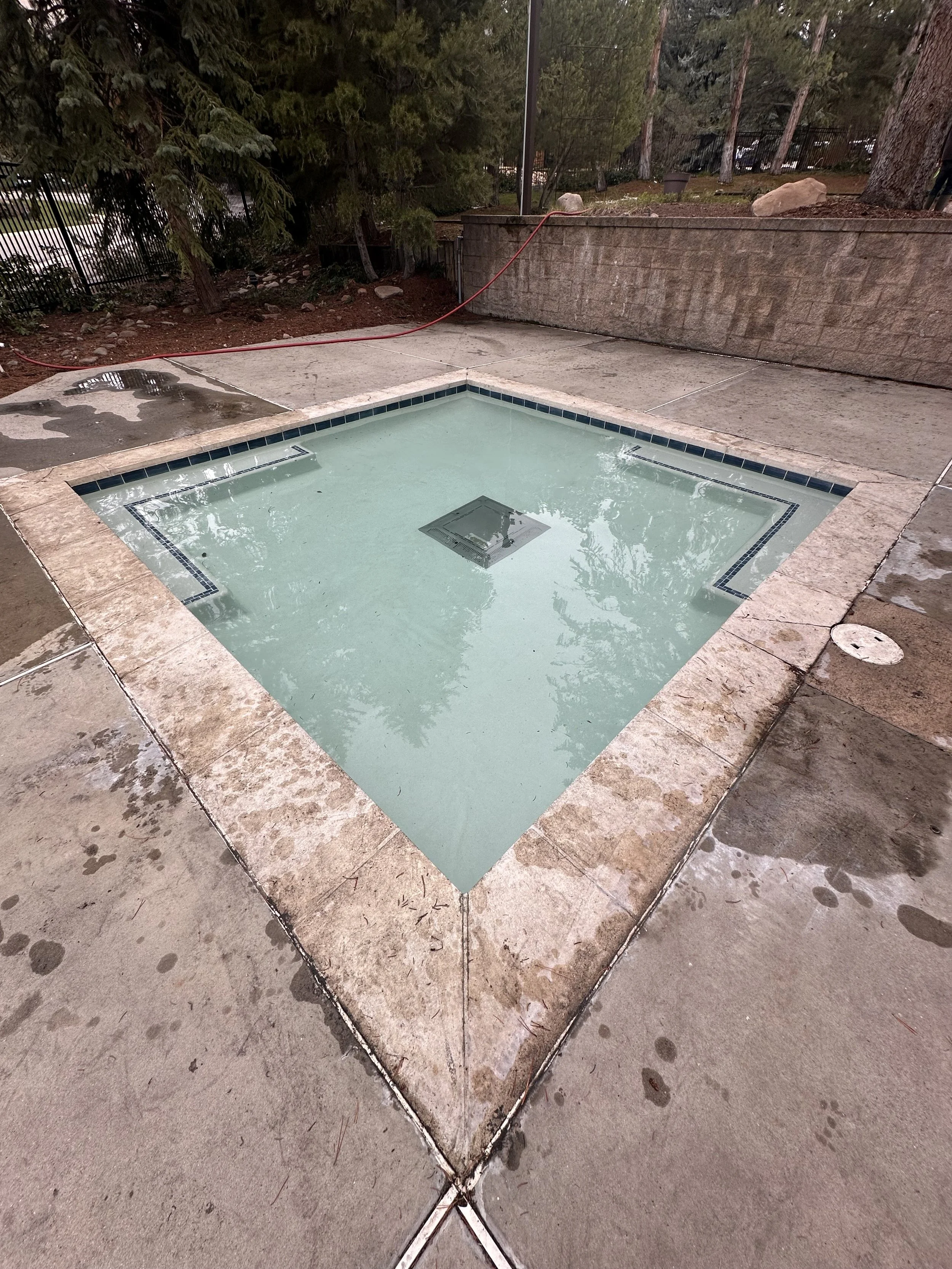 After picture with clear blue water and shiny white plaster. 