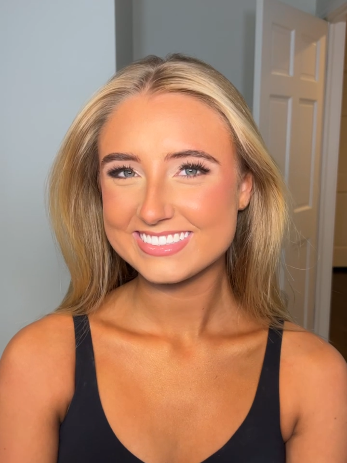 Classic clean girl makeup with luminous foundation, feathered brows, and understated elegance – Golden Girls Glam, bridal beauty expert