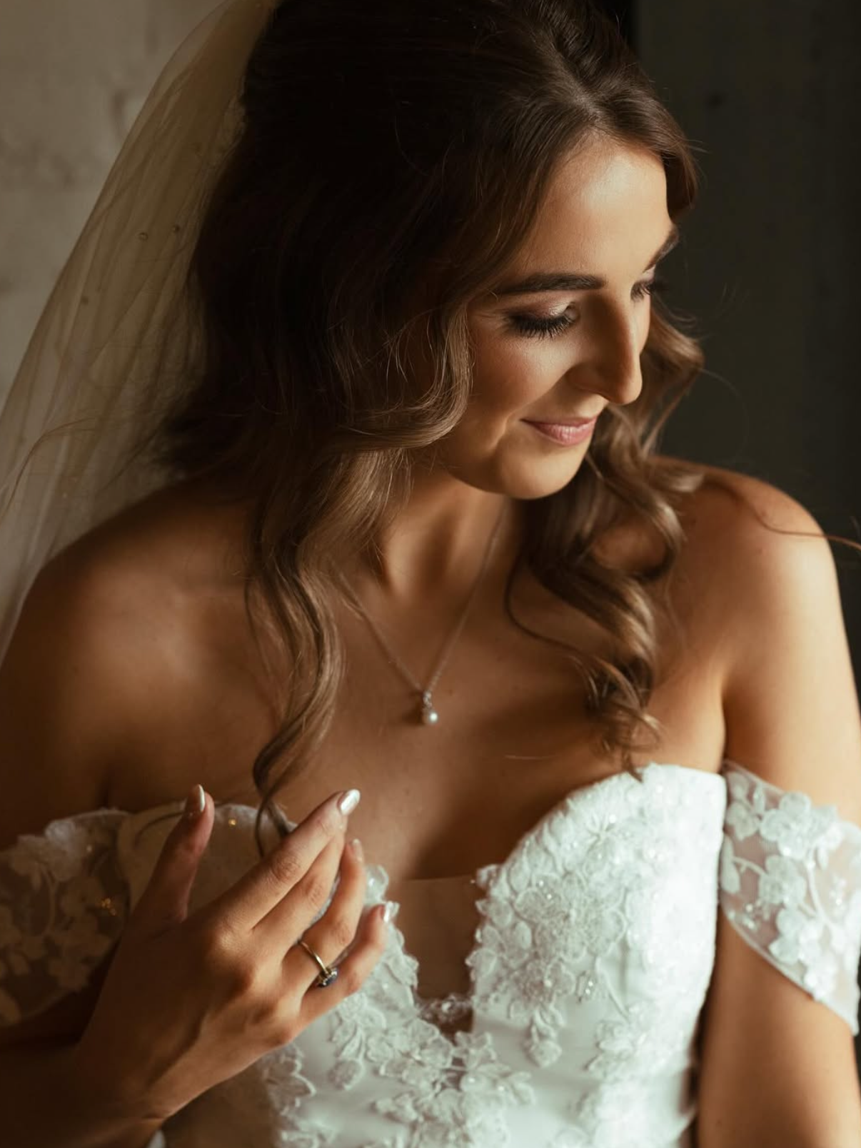 Bridal spray tan with natural golden glow for flawless wedding day skin by mississippi spray tan artist