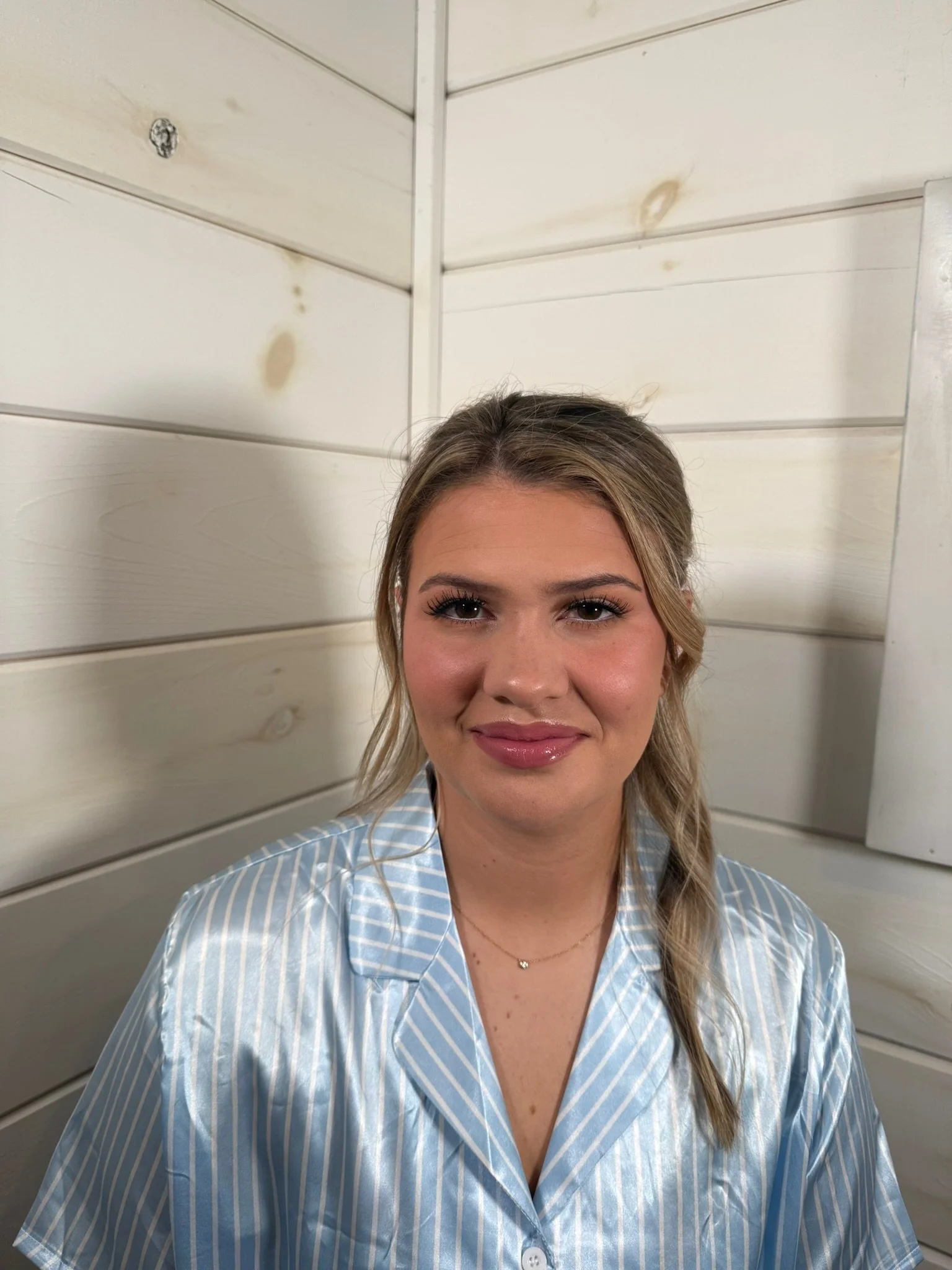 Full glam bridesmaid makeup with bold eyes, dramatic lashes, and flawless finish – Golden Girls Glam, Mississippi weddings