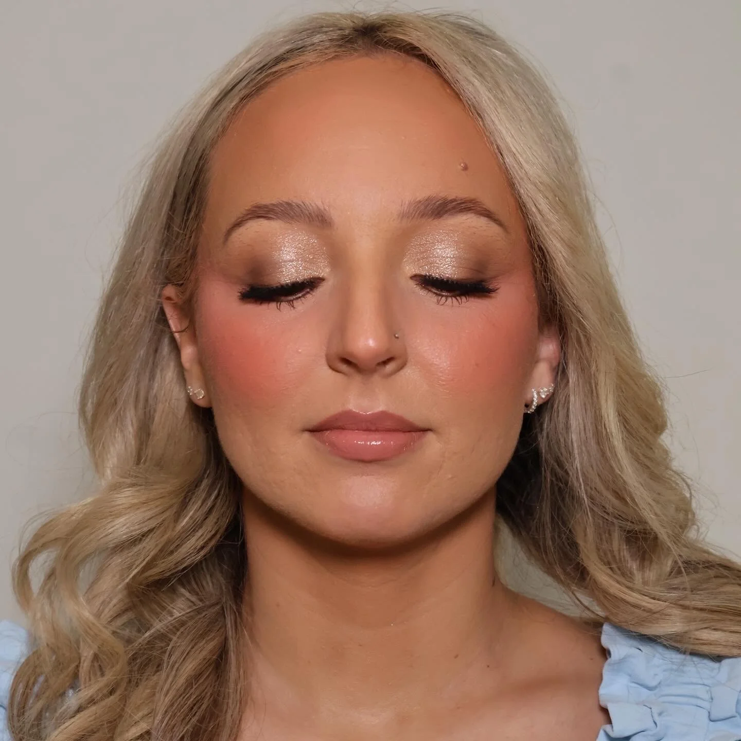 Soft glam beauty look with loose waves and radiant complexion by makeup artist in mississippi