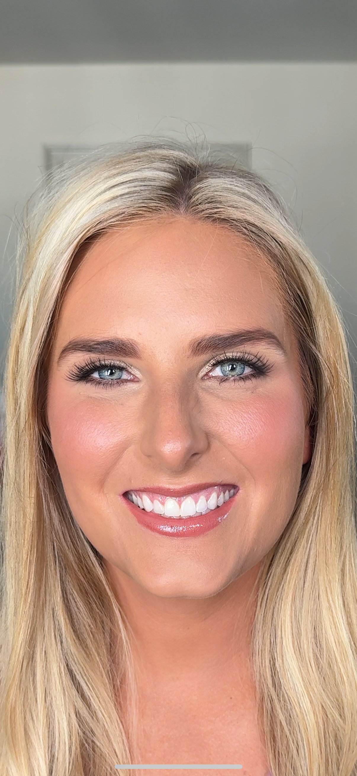 Soft glam bridal makeup with radiant skin, natural lashes, and warm neutral tones – Golden Girls Glam, elegant Mississippi bride