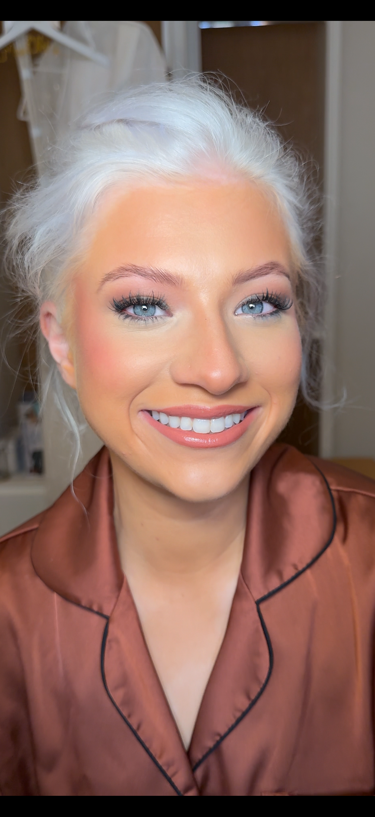 Clean girl makeup look featuring fresh, dewy skin, brushed-up brows, and minimal glam – Golden Girls Glam, natural bridal beauty