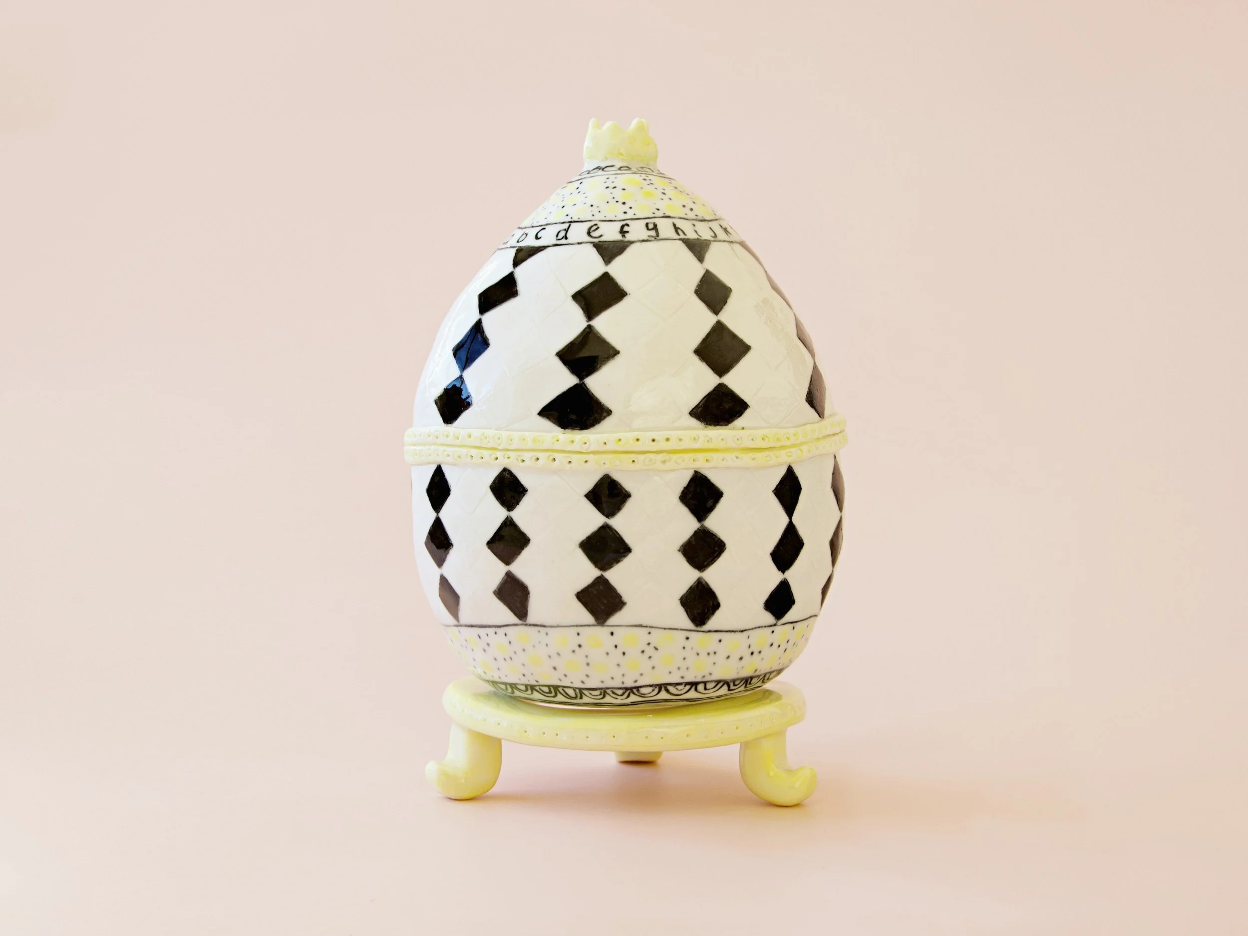 Patterned egg
