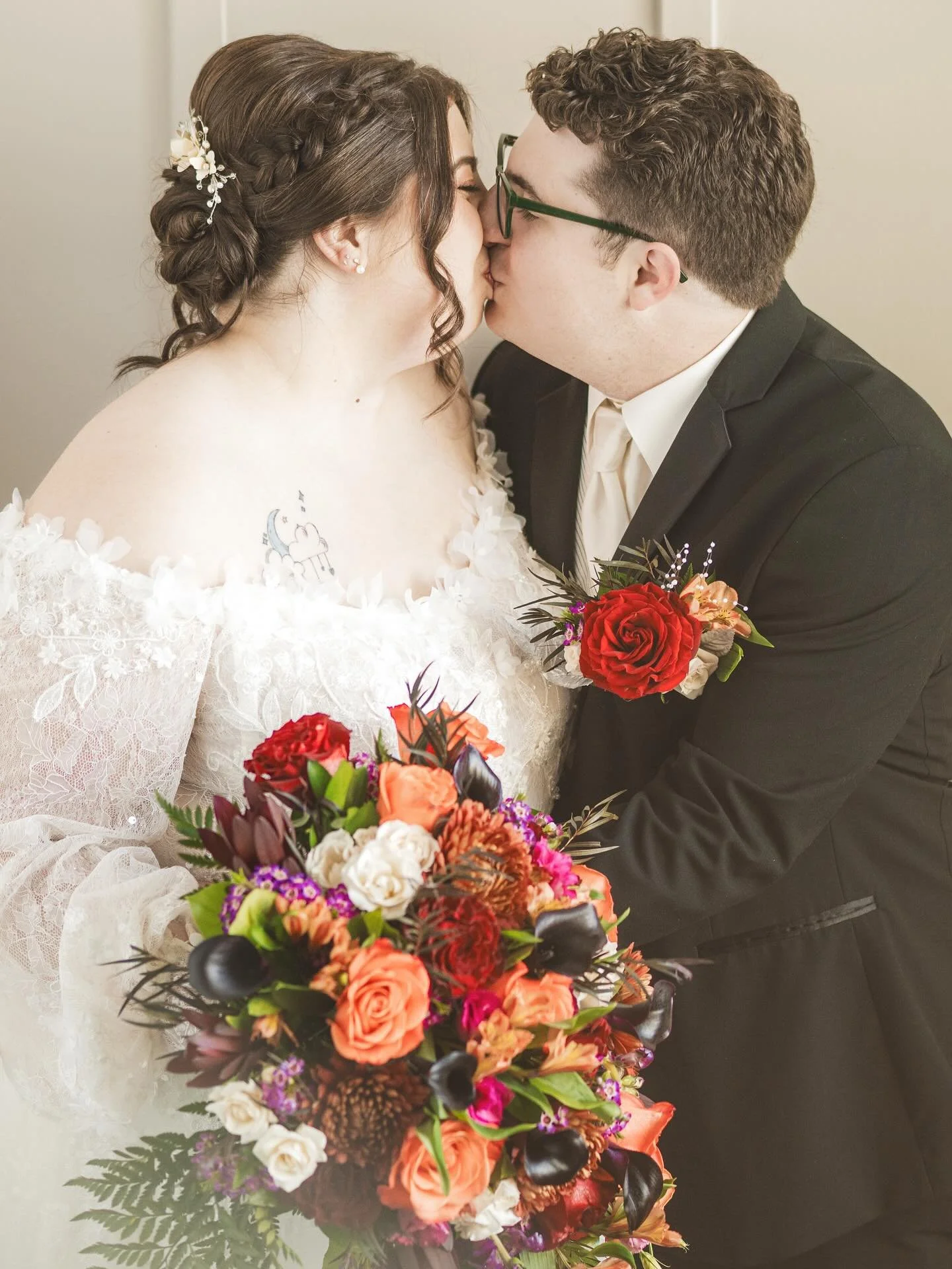 𝐸𝓂𝒾𝓁𝑒𝑒

Thank you again for your trust! Updo for the bride and MOB 

📸: @regionweddings 
Venue: @lighthousecedarlake 
MUA: @summer.gloandglam 
Hair by me