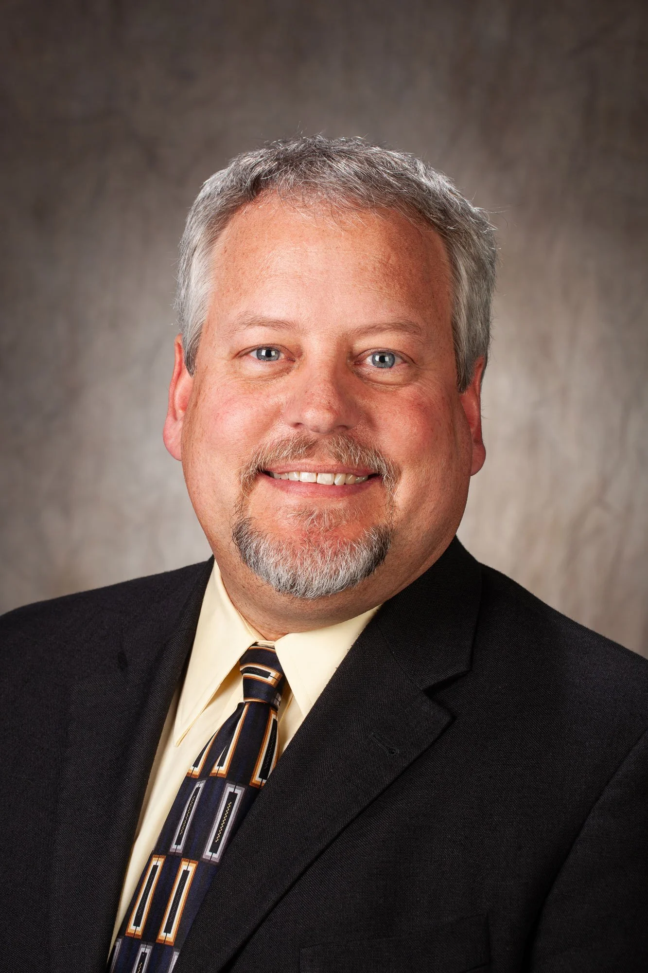 Brownish-gray cloth background for business and corporate headshot portraits.