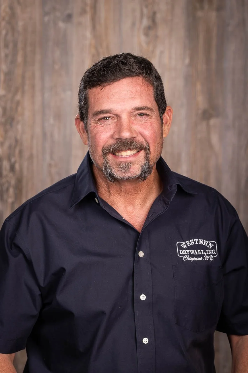 Headshot portrait photographer, creating studio portraits on location, at your location.