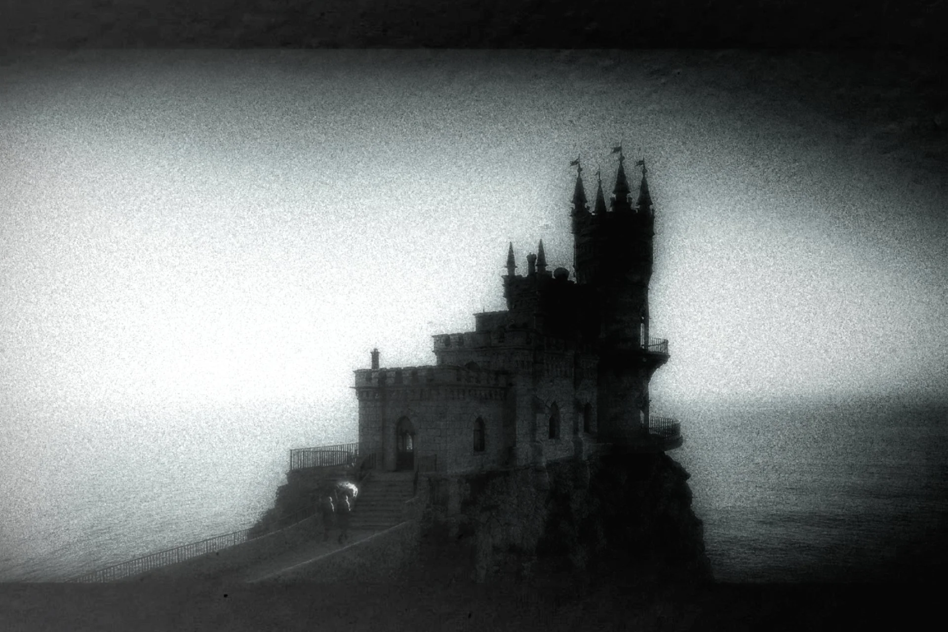 spooky_castle_1920x1280_U_100_Fixed Width.jpg