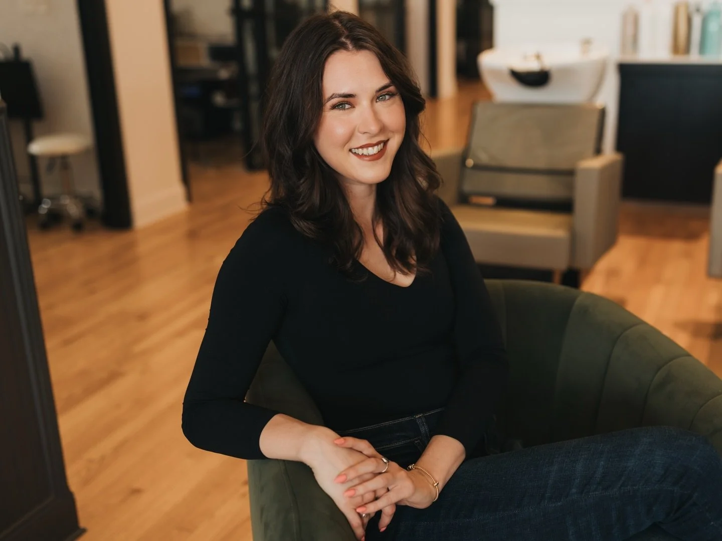 Hey friends! I&rsquo;m Kali (Kay-LEE) and I&rsquo;m proudly serving the greater Cleveland community. 
Whether you&rsquo;re craving a fresh take on a classic look or ready to explore something bold and new, I&rsquo;m here to listen, collaborate, and b