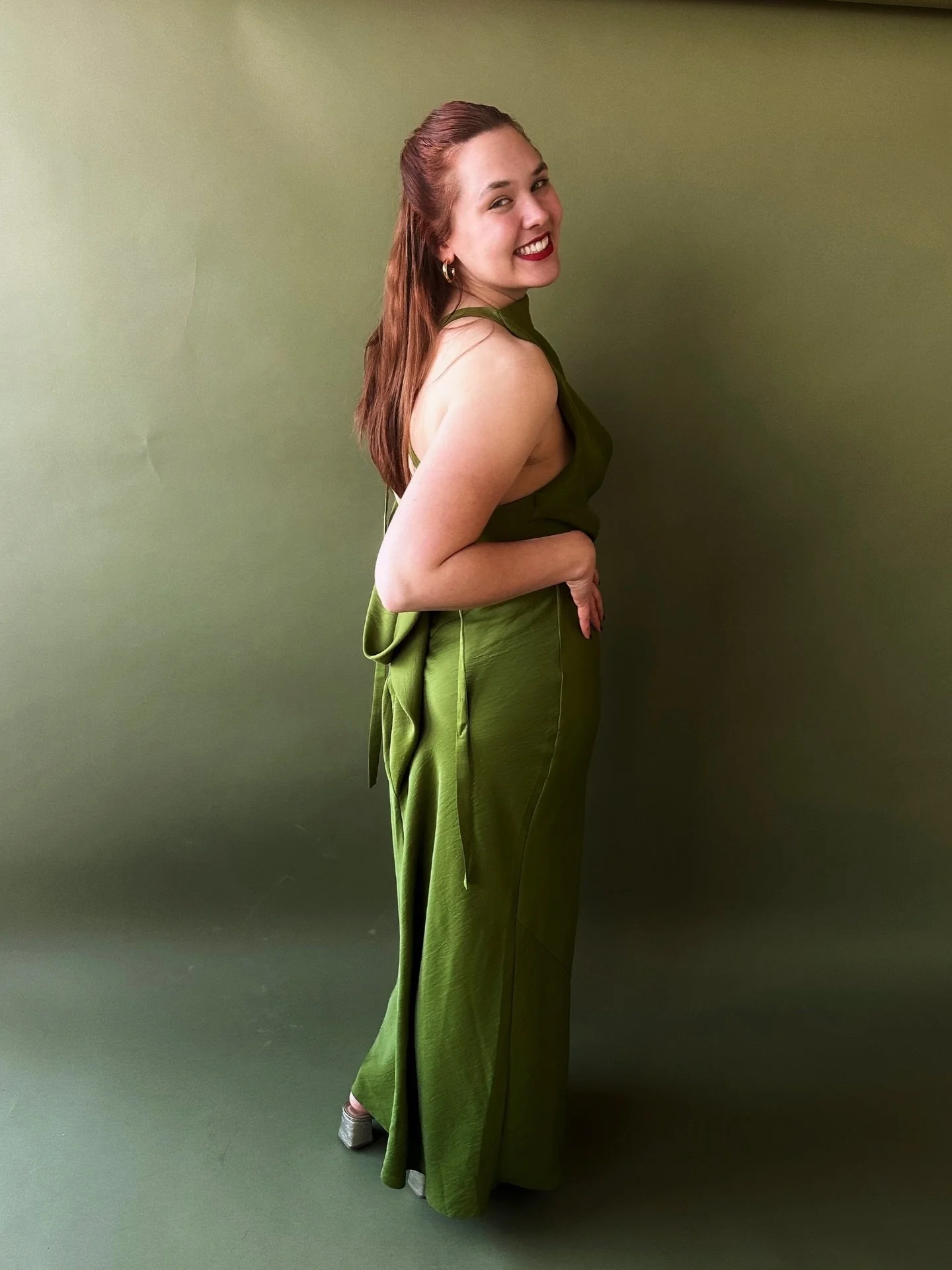 The right red color doesn&rsquo;t shout. It glows ✨ Ready for your red era glow up? All over custom red appointment investment $150 #clevelandredhair #redhead #lakewoodhair