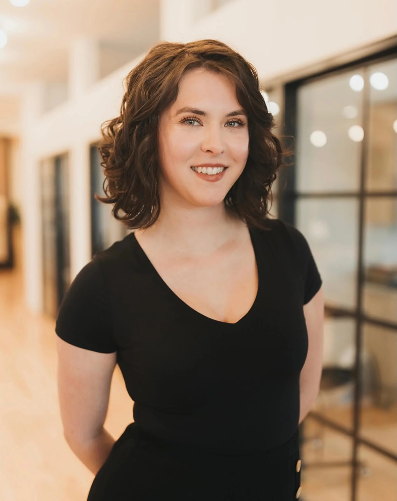 Hey friends, my name is Kali (Kay-LEE) and I&rsquo;m proudly serving the greater Cleveland community. Whether you&rsquo;re craving a fresh take on a classic look or ready to explore something bold and new, I&rsquo;m here to listen, collaborate, and b