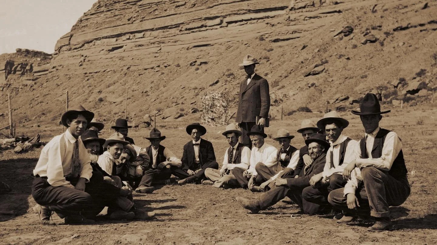 𝚆𝚑𝚒𝚕𝚎 𝚠𝚎 𝚝𝚊𝚕𝚔 𝚊𝚋𝚘𝚞𝚝 𝚘𝚞𝚝𝚕𝚊𝚠 𝚌𝚞𝚕𝚝𝚞𝚛𝚎 𝚒𝚗 𝚊𝚗𝚍 𝚊𝚛𝚘𝚞𝚗𝚍 𝙷𝚘𝚕𝚎-𝚒𝚗-𝚝𝚑𝚎-𝚆𝚊𝚕𝚕, 𝚑𝚎𝚛𝚎 𝚒𝚜 𝚊 &ldquo;𝙲𝚘𝚠𝚋𝚘𝚢 𝚂𝚞𝚗𝚍𝚊𝚢 𝚂𝚌𝚑𝚘𝚘𝚕&rdquo; 𝚌𝚑𝚞𝚛𝚌𝚑 𝚐𝚛𝚘𝚞𝚙 𝚑𝚞𝚍𝚍𝚕𝚎𝚍 𝚞𝚙 𝚞𝚗𝚍𝚎𝚛 𝚝𝚑?