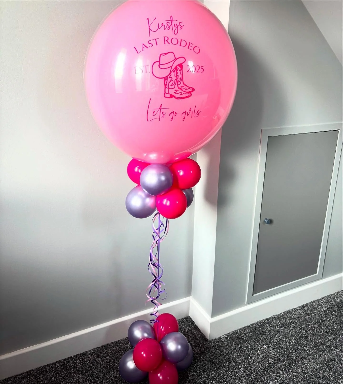 happy hen do kirsty! 🤠👢🐴 #balloonstylist #ballooning #hendo #decorations #balloondecor #gettingmarried #lastrodeo #cowboy #cowboytheme #balloons