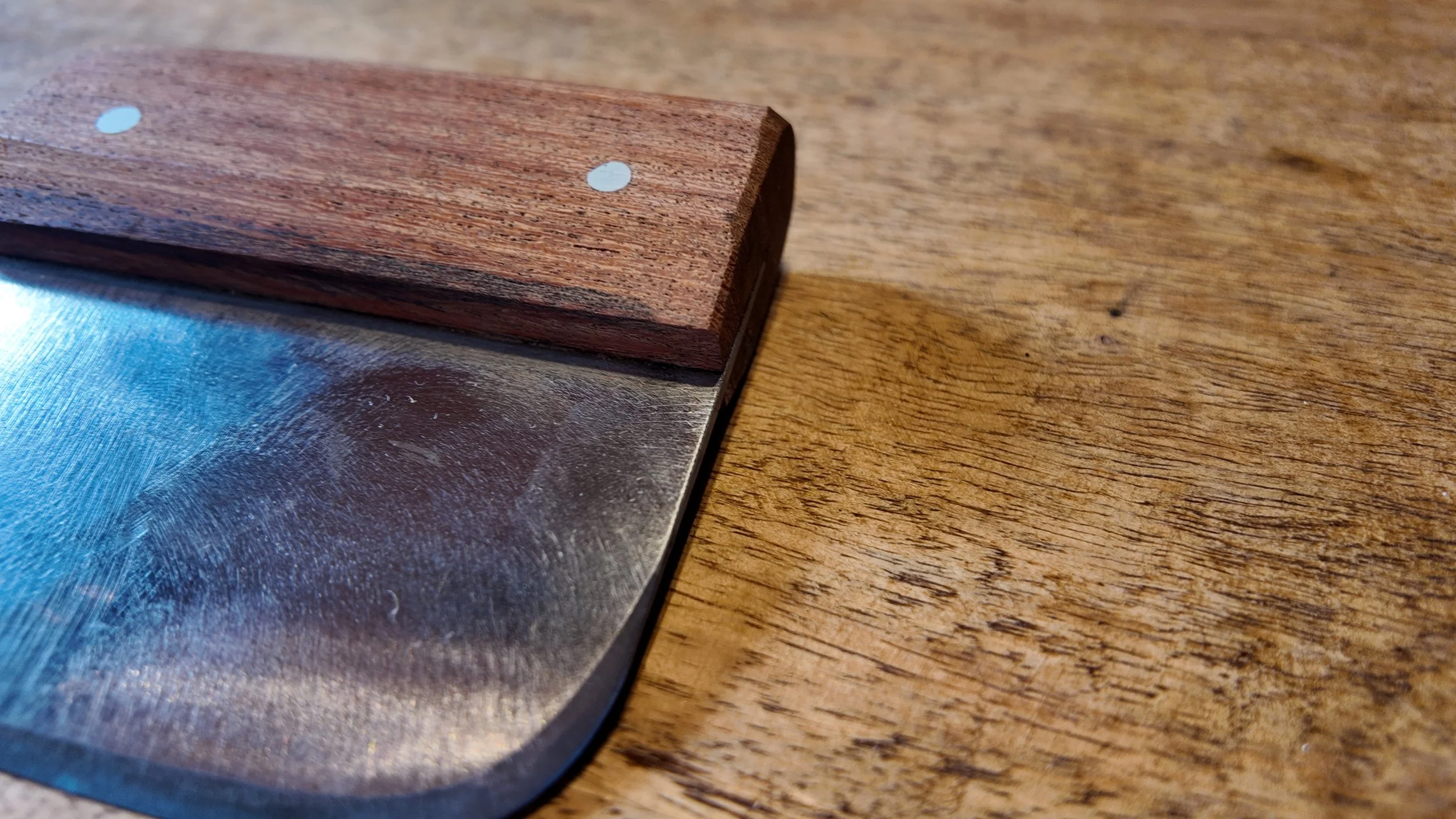 The Slicker blunt tool for softening tanned hides and finishing leather top view.JPG 2.JPG