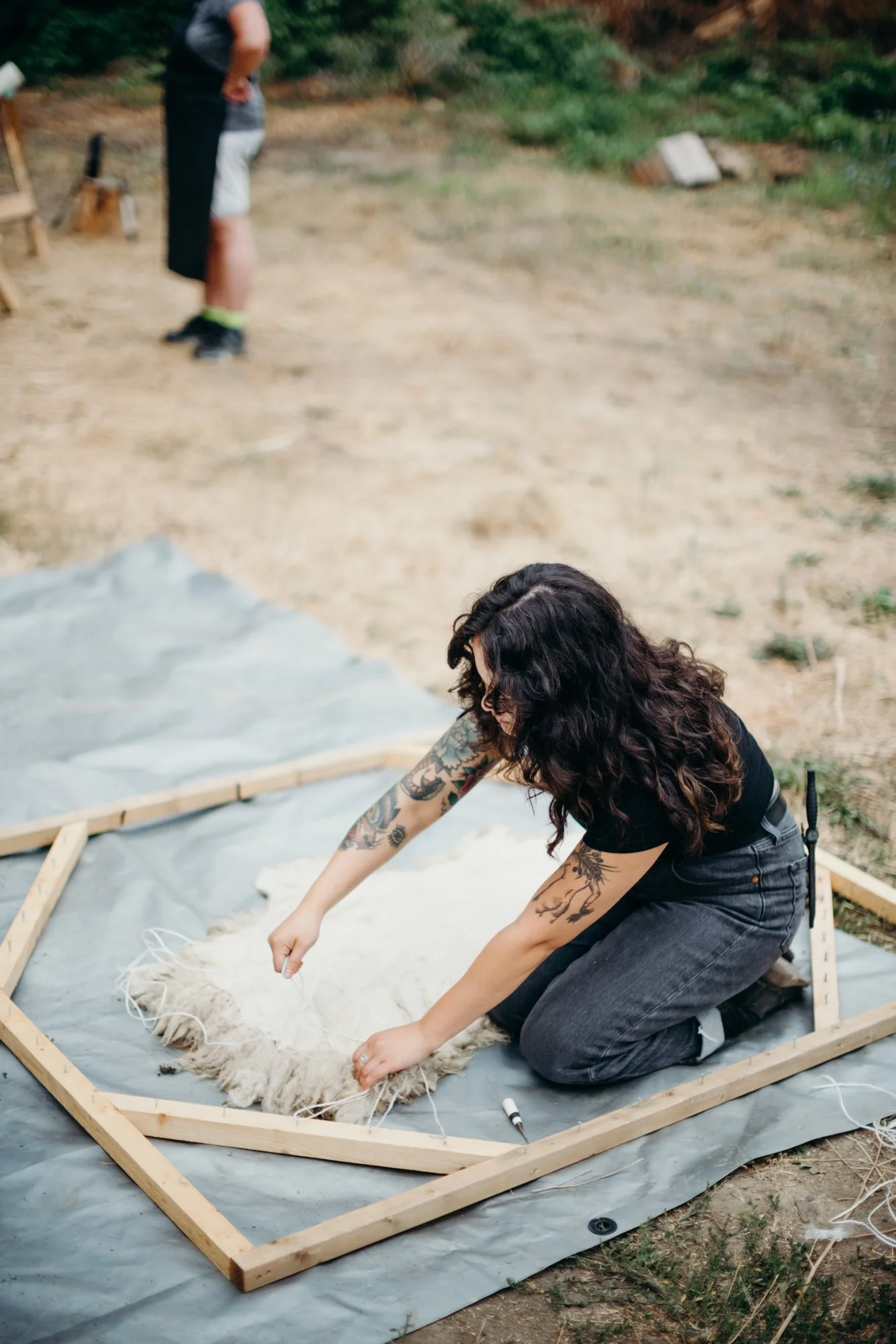 Putting a sheepskin hide tanned in a frame