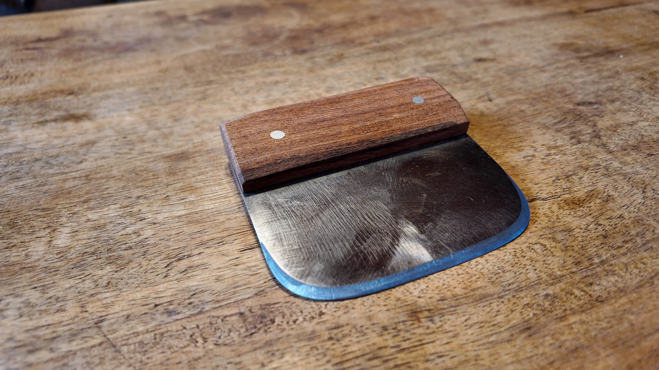 The Slicker blunt tool for softening tanned hides and finishing leather top view.JPG