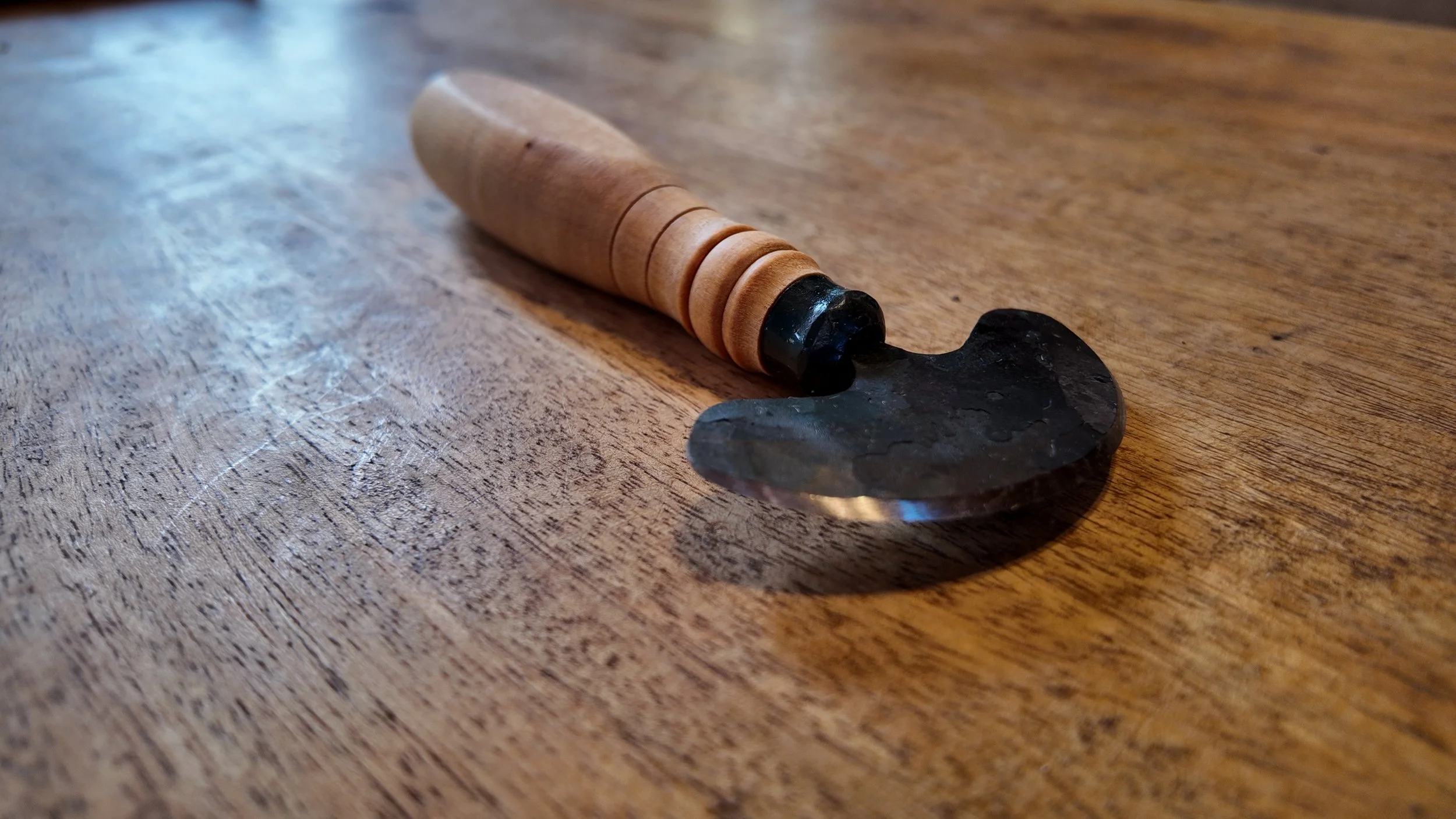 The Handheld – Compact Scraper for Hide Tanning - Blade Close Up.JPG