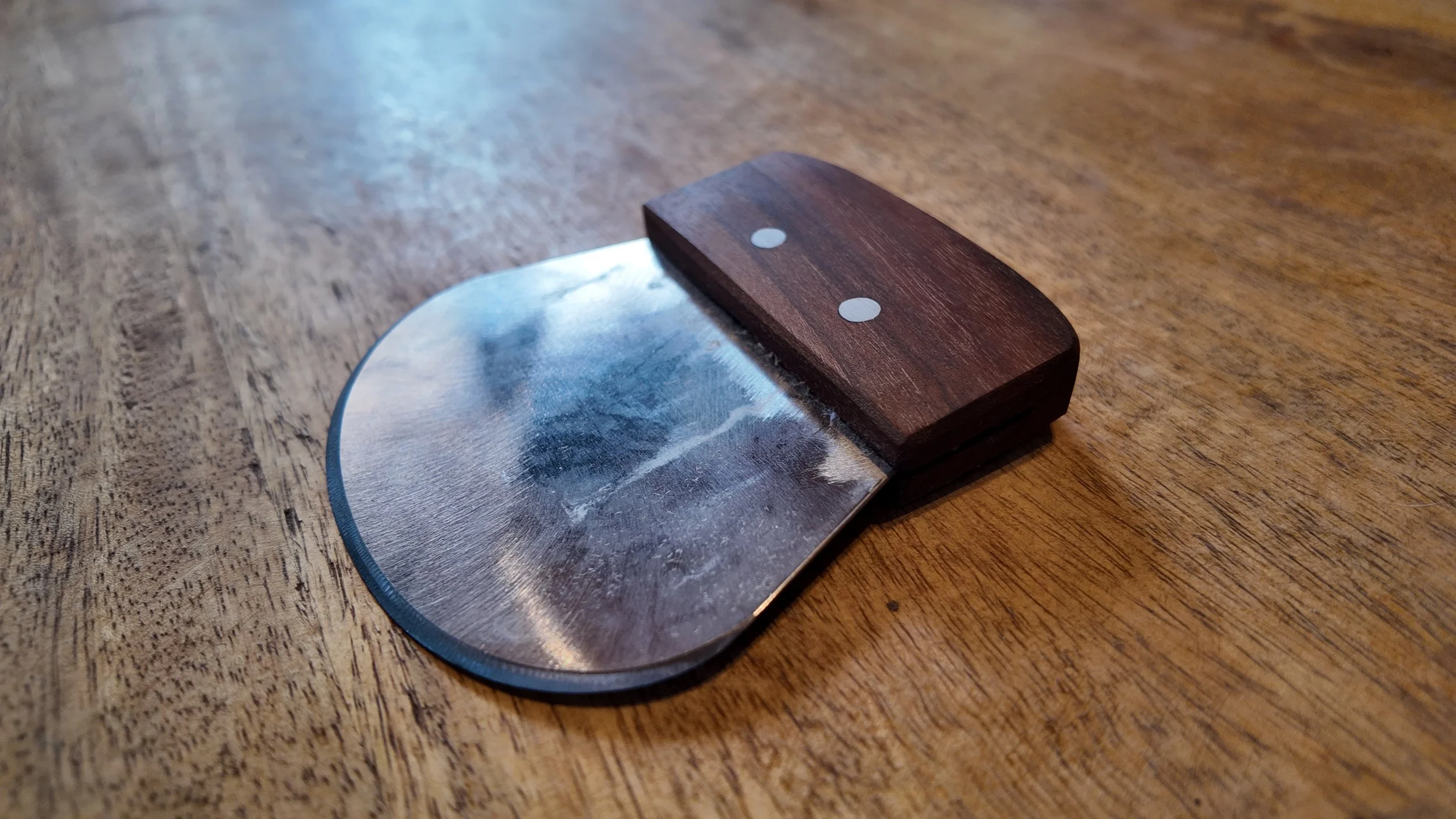 Head Knife – Single Bevel Scraper for Hide Tanning - Side View.JPG
