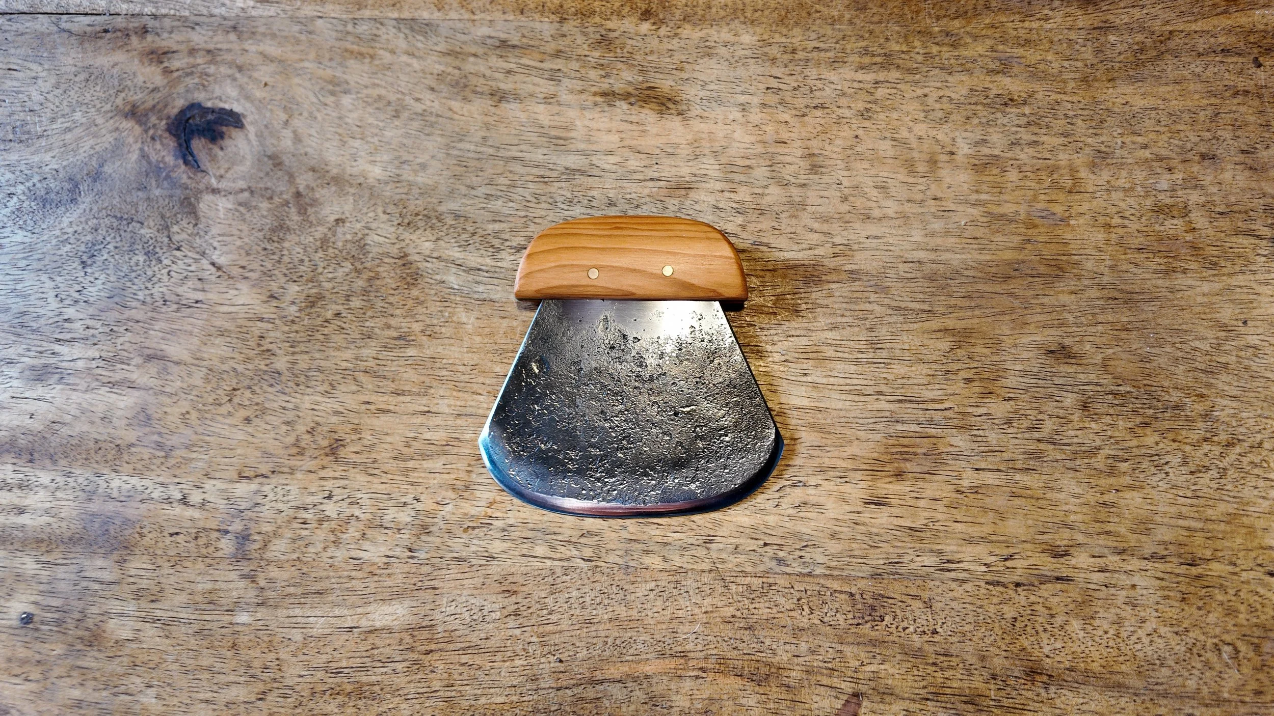 Mini Head Knife – Double Bevel Dry Scraper & Softener - Top View.JPG