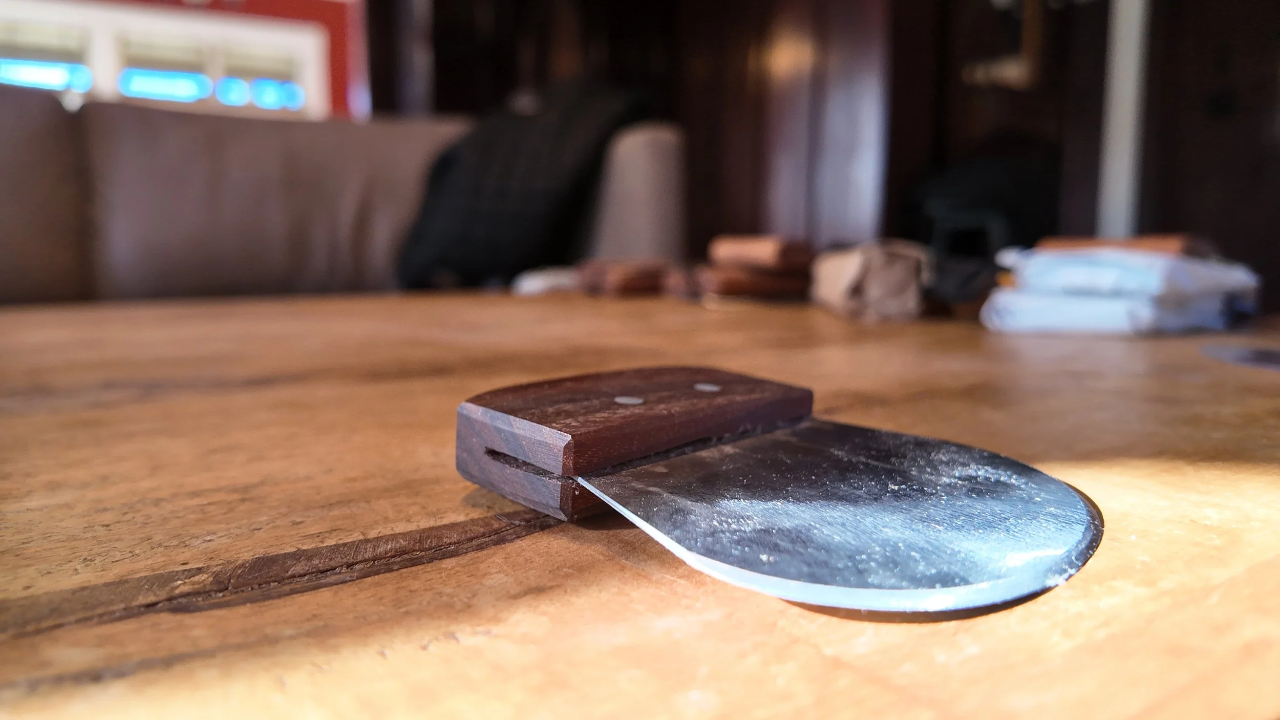 Head Knife – Single Bevel Scraper for Hide Tanning - Bevel View.JPG