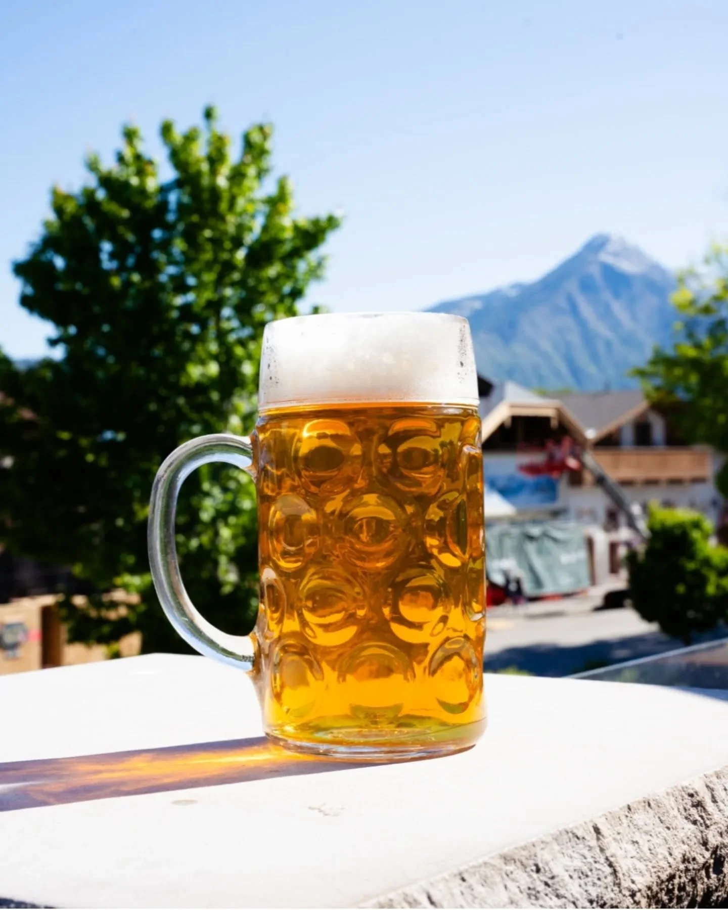 Oktoberfest is here, Leavenworth! 🍂🍺 And you can bet your favorite Bavarian-inspired mountain town goes BIG for it.

Every Friday &amp; Saturday from Oct 3&ndash;18, we&rsquo;re celebrating with big ol' steins of bier, hearty bites, and cozy firesi