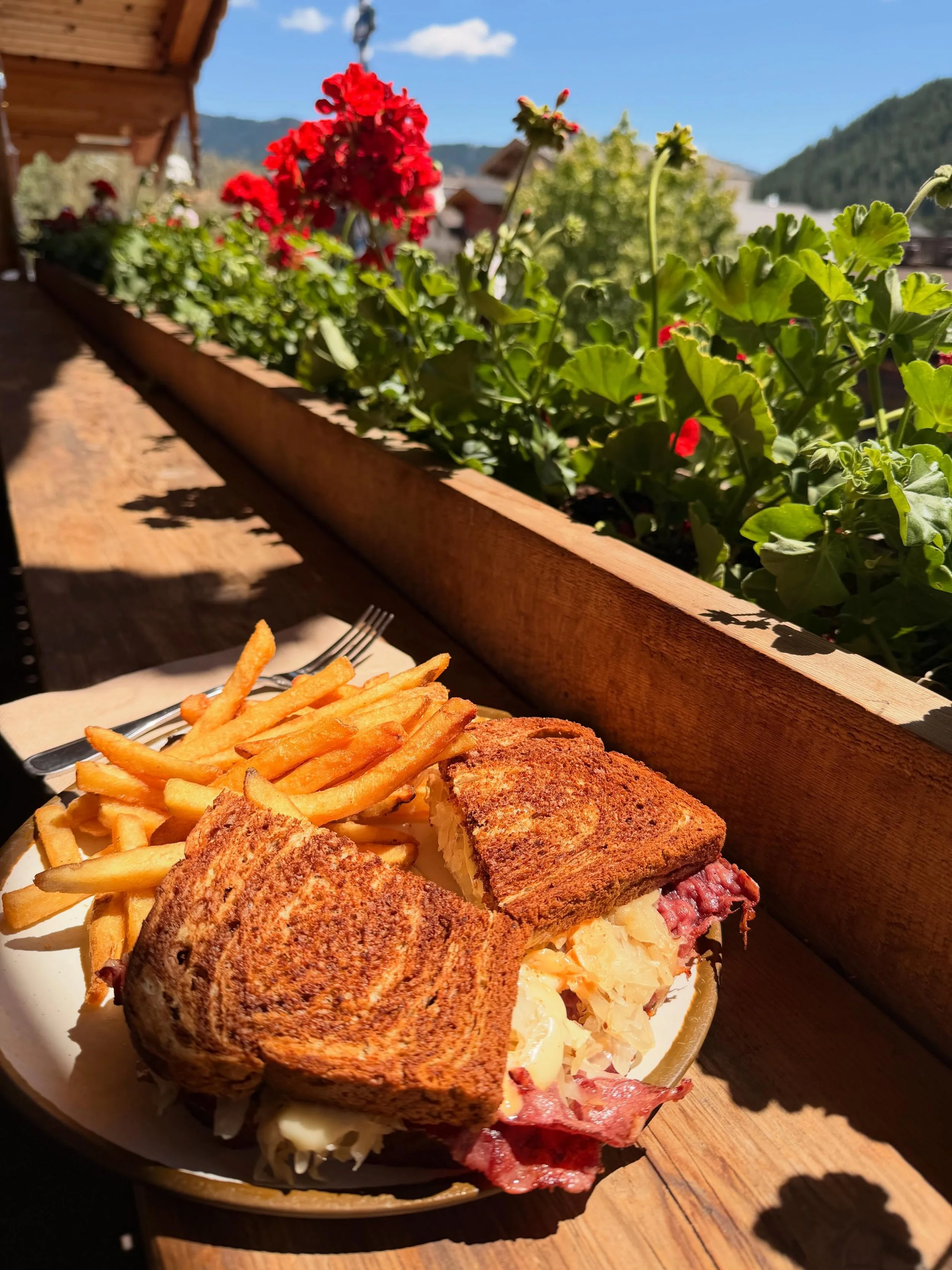 Back by popular demand, the Reuben Sandwich! 
Corned beef, sauerkraut, Swiss cheeses, royale dressing, marbled rye, frites!