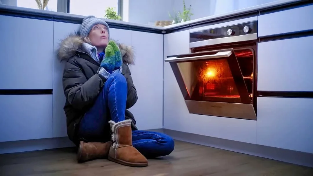 Frames from the latest RetroFit campaign shot for @eyesandearsnz with Director @lee_stapleton and Producer @paige.tb 🔥 ❄️