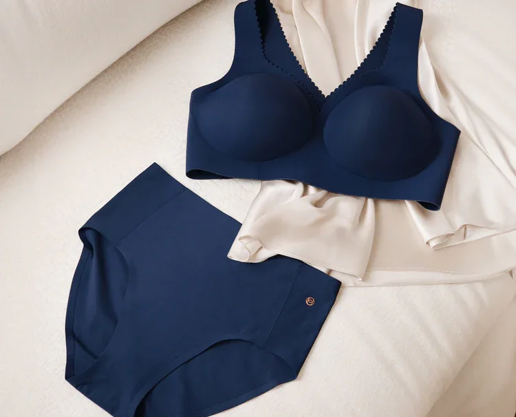 laydown navy.webp