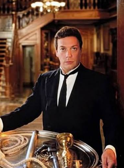 Tim Curry Clue Set.png