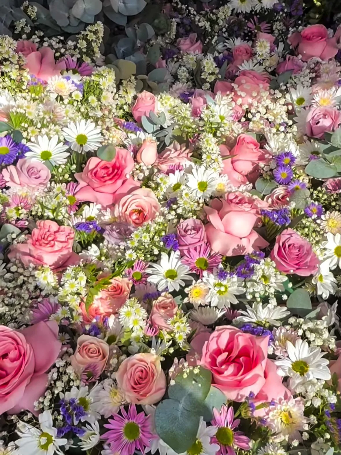 Un hermoso jard&iacute;n de flores para el altar 🙏🏽

Gracias @moiscastell por confiar en nosotros 

#MaisonLaFlor