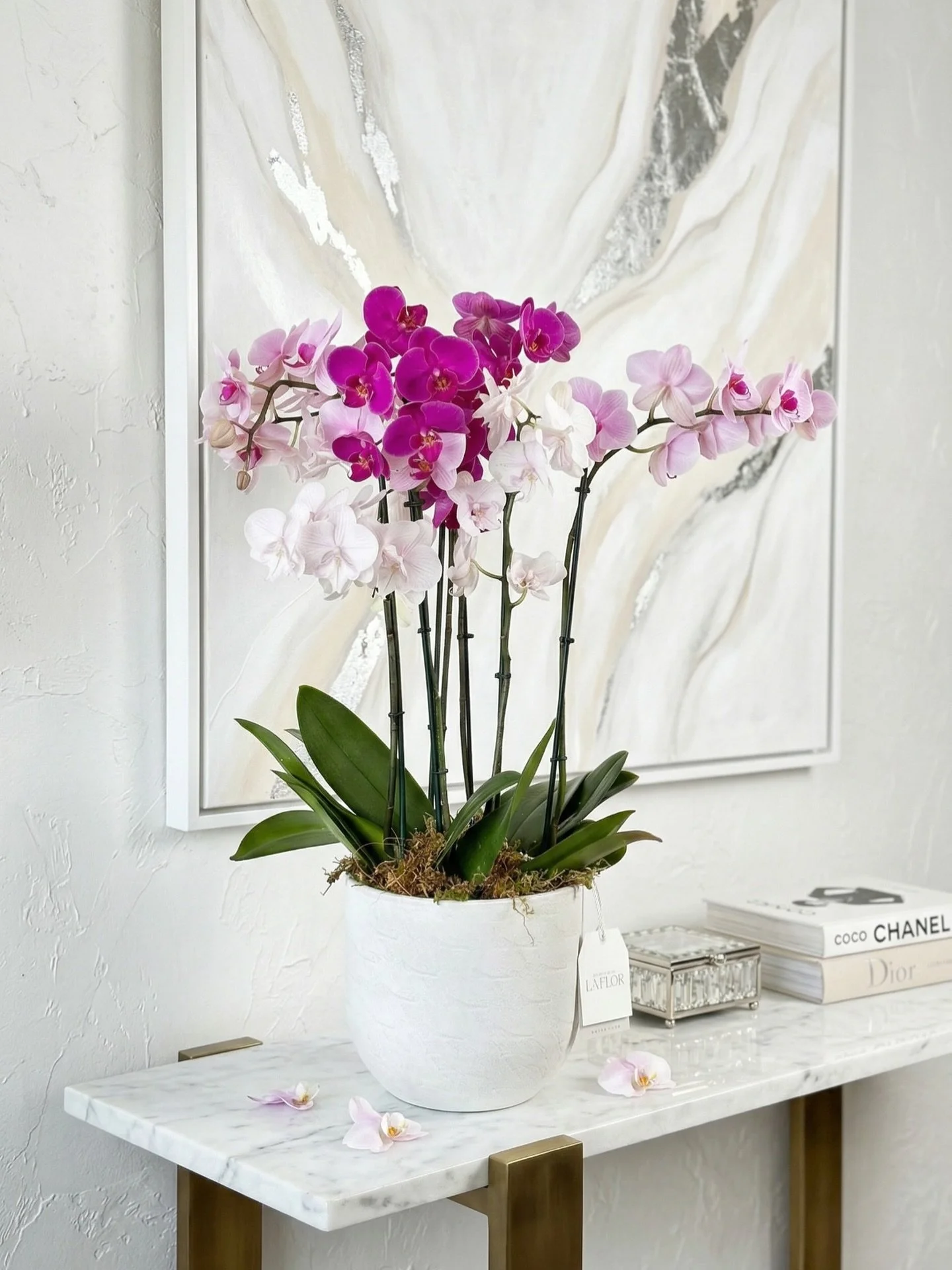 Algunas cosas no necesitan una ocasi&oacute;n.
They just need the right room

#MaisonLaFlor #luxuryflowers #chanel