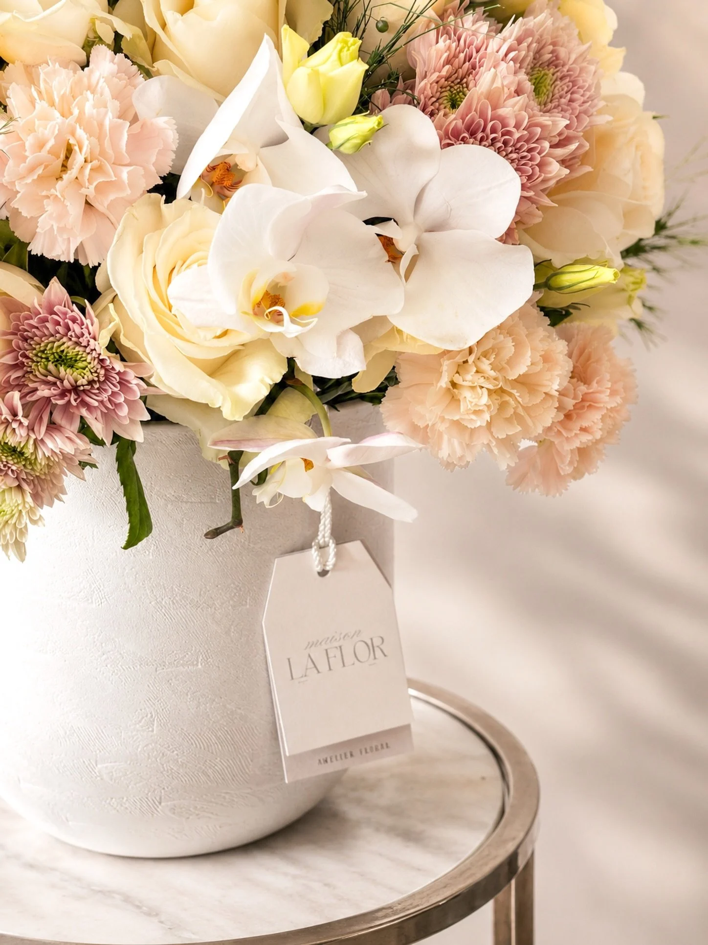 floral composition designed to bring light and beauty into every corner 

#MaisonLaFlor #LuxuryFlowers #FloralDesign #AtelierFloral