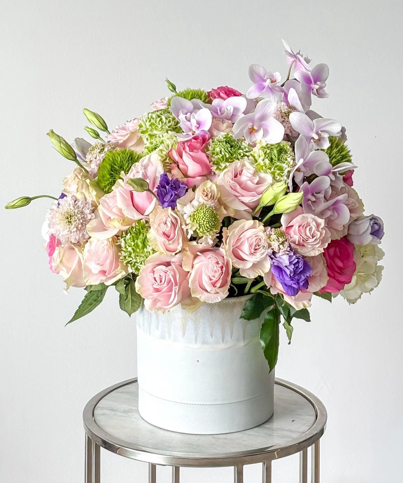 Dise&ntilde;ado para quienes entienden que las flores tambi&eacute;n hablan por si solas 

#MaisonLaFlor #LuxuryFlowers #FloralDesign #Orchids