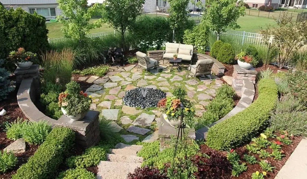 How to Design a Luxury Landscape That Balances Beauty and Function ...
