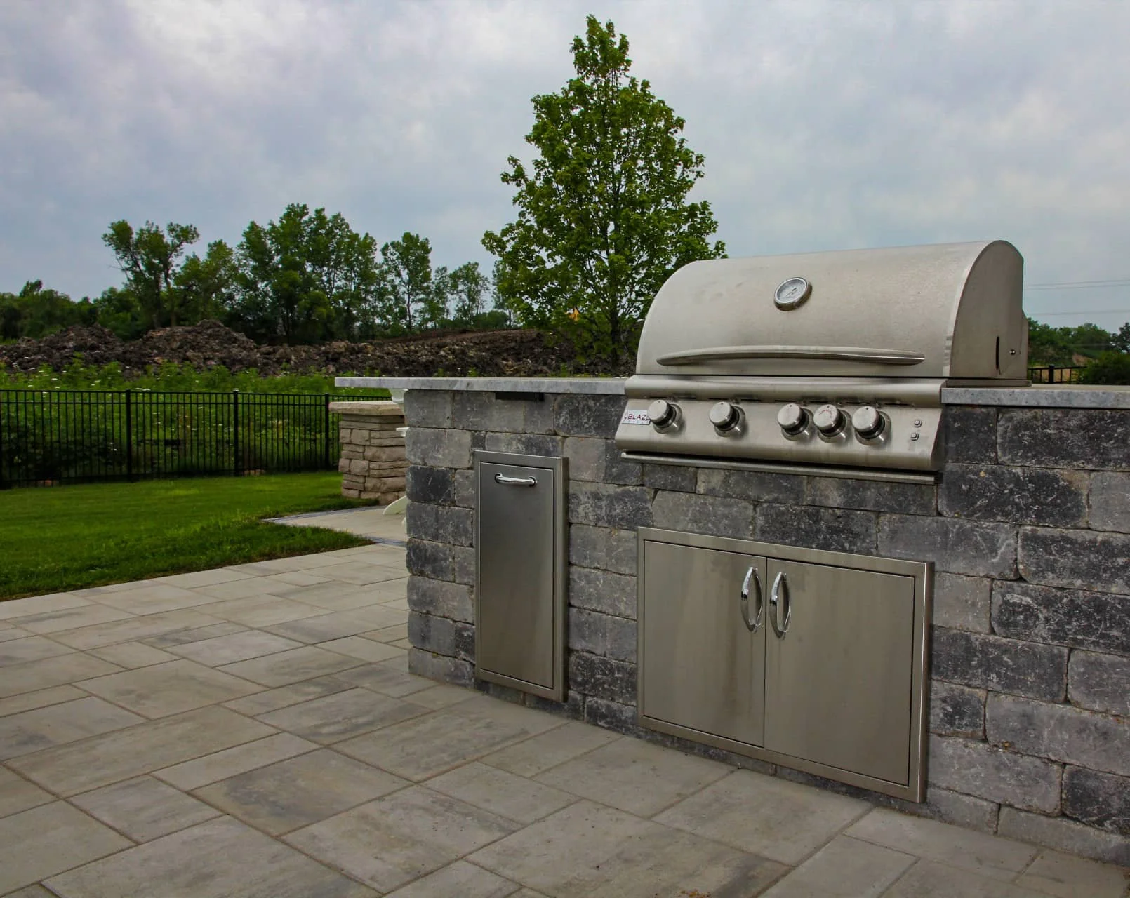 Choosing the Right Materials for Long-Lasting Walkways and Driveways