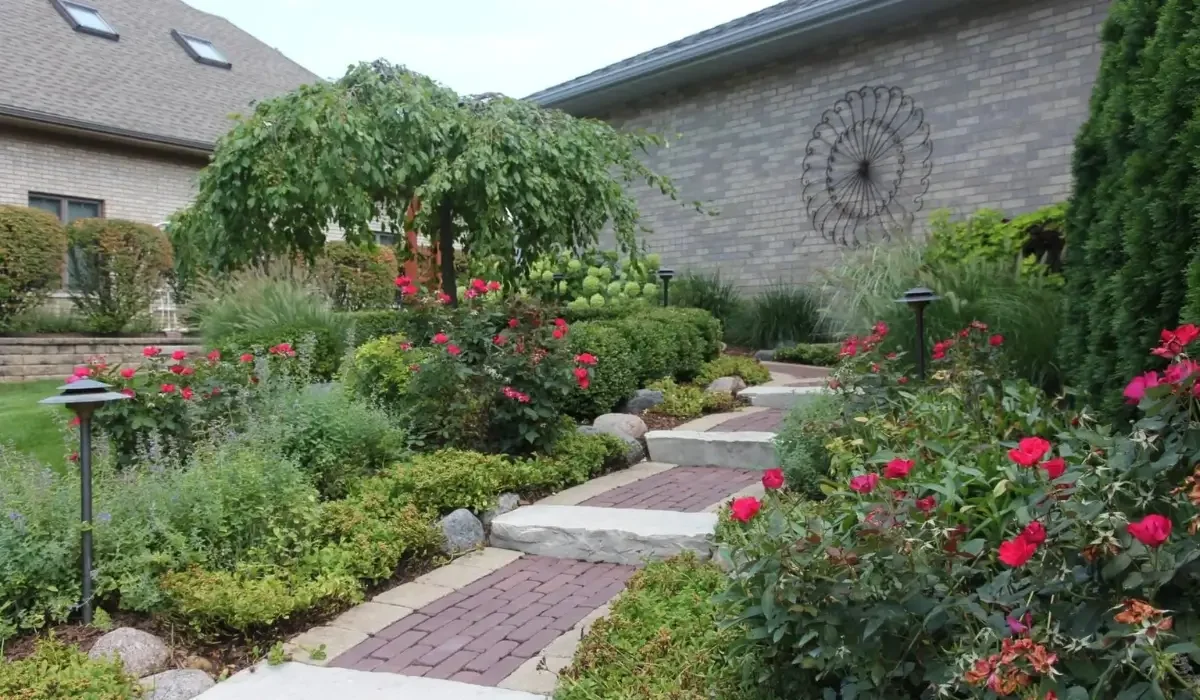 Creating Seamless Transitions Between Hardscaping and Softscaping