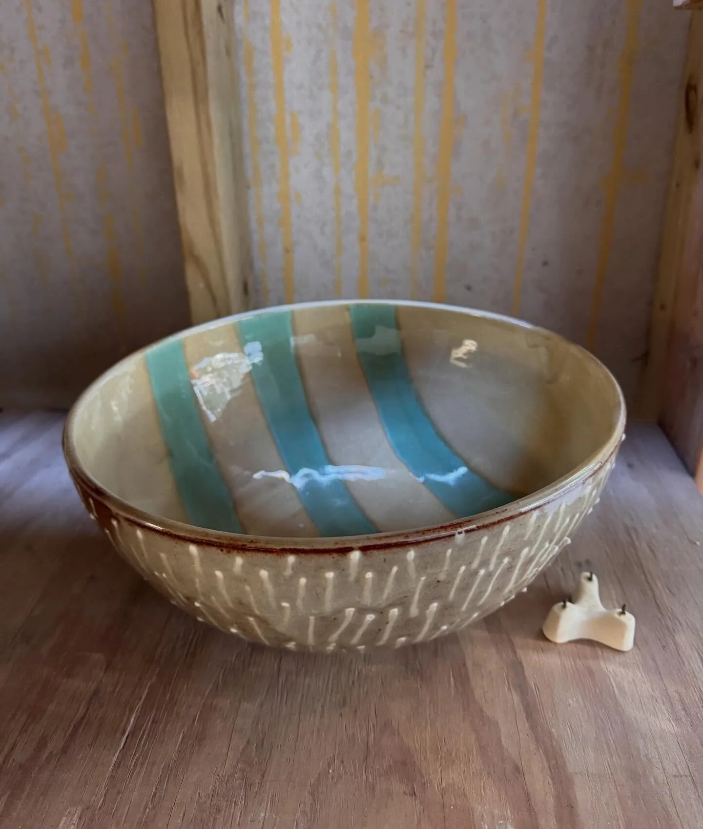 Serving bowl. Kiln furniture/stilt for scale #pottery #ceramics #buyhomemade