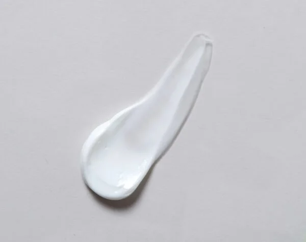 Hydrating_Moisturizer_Smear-600x476.jpg