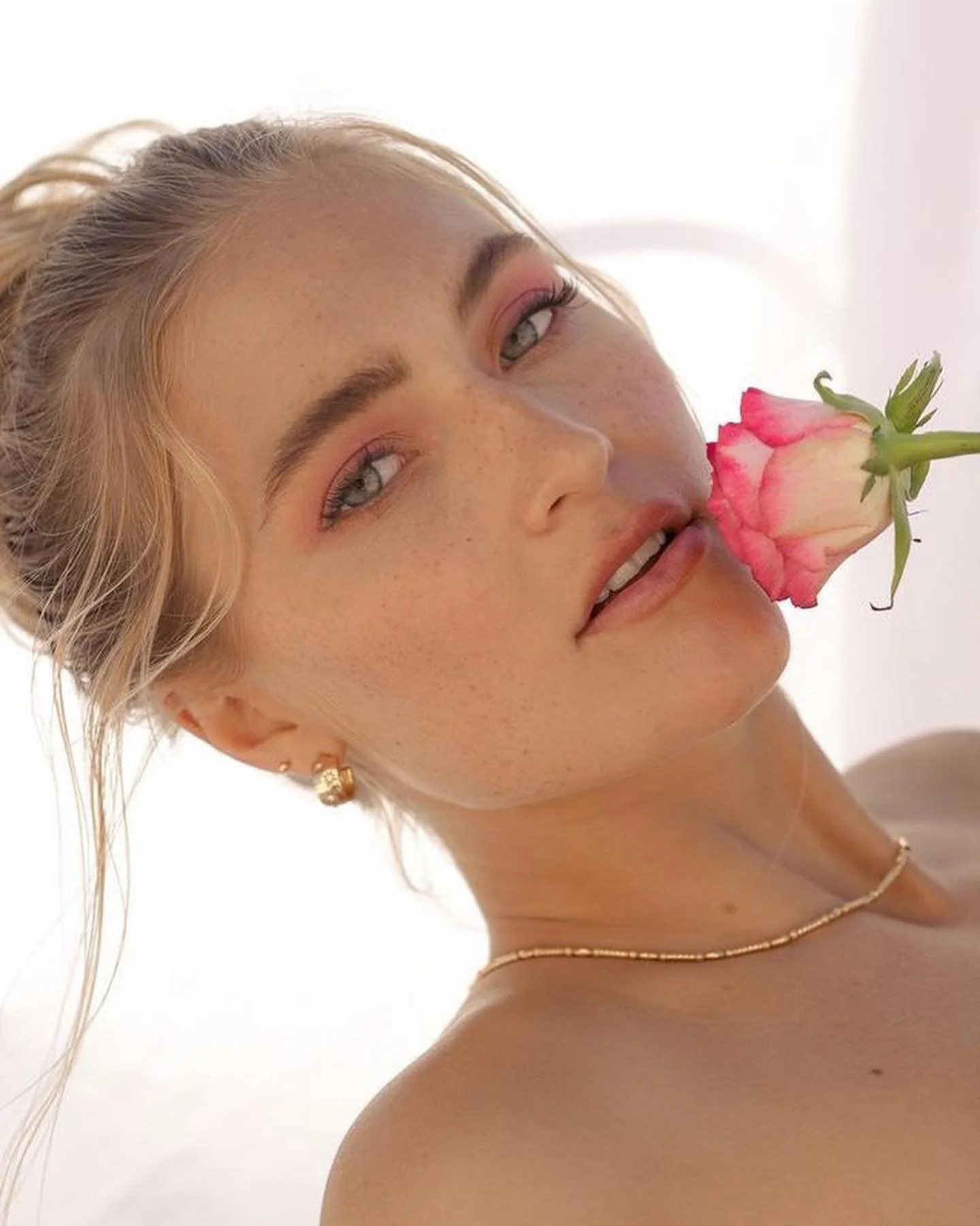 &bull;
🌷@shannonnhayes
🌷@alykingg 
🌷@lucymareemakeup