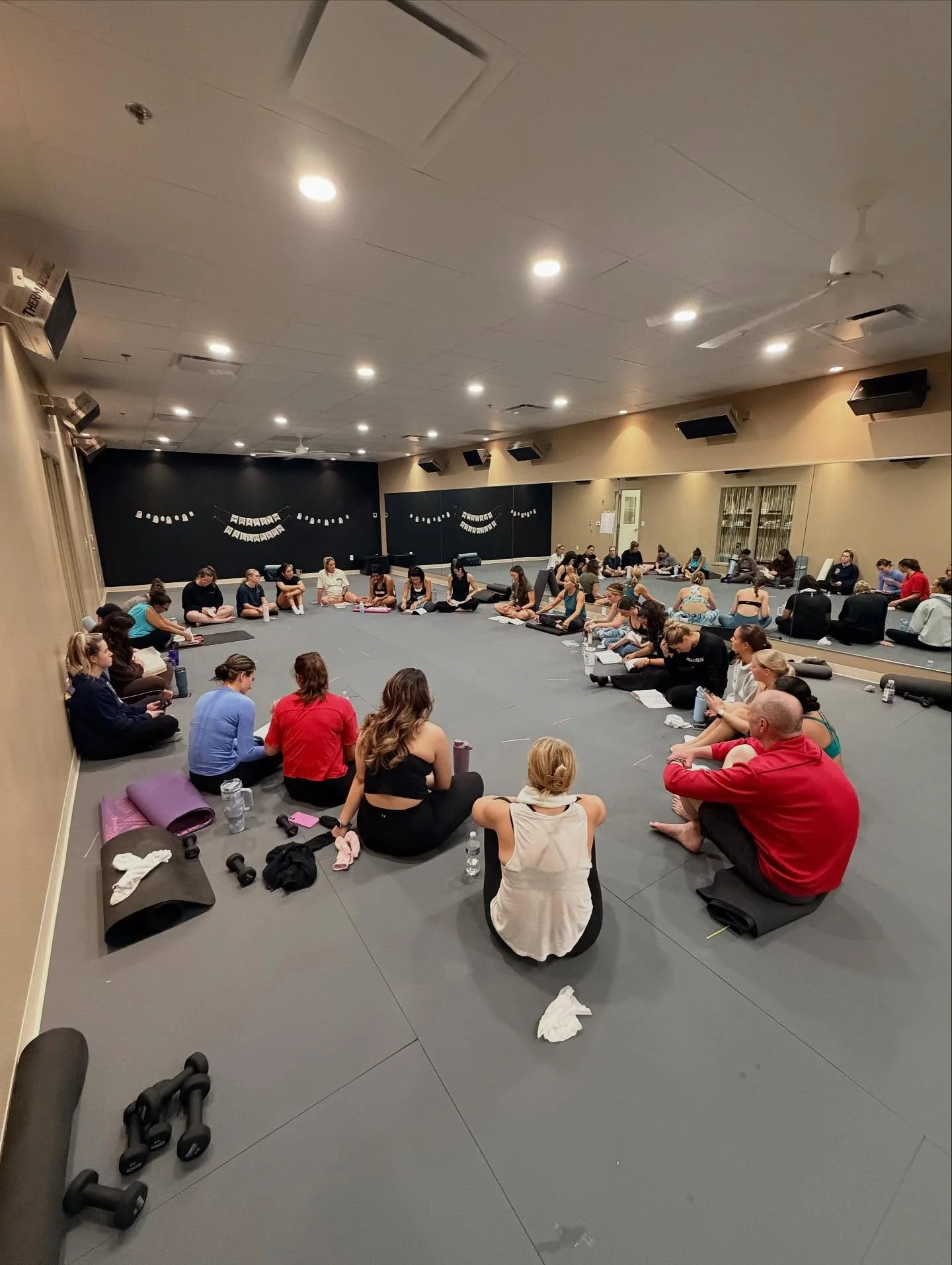 Tonight, we came together to not only move our bodies, but to lift our hearts in worship🤍 What a beautiful reminder that God meets us wherever we are-even on a yoga mat. 

thank you so much to everyone who joined us for our first Pilates &amp; Prais