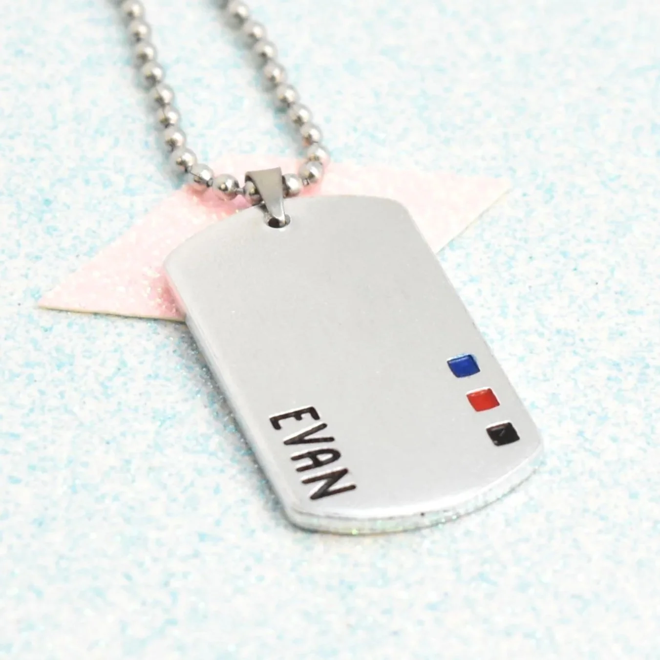 Polyamorous pride necklace with enamelled accents