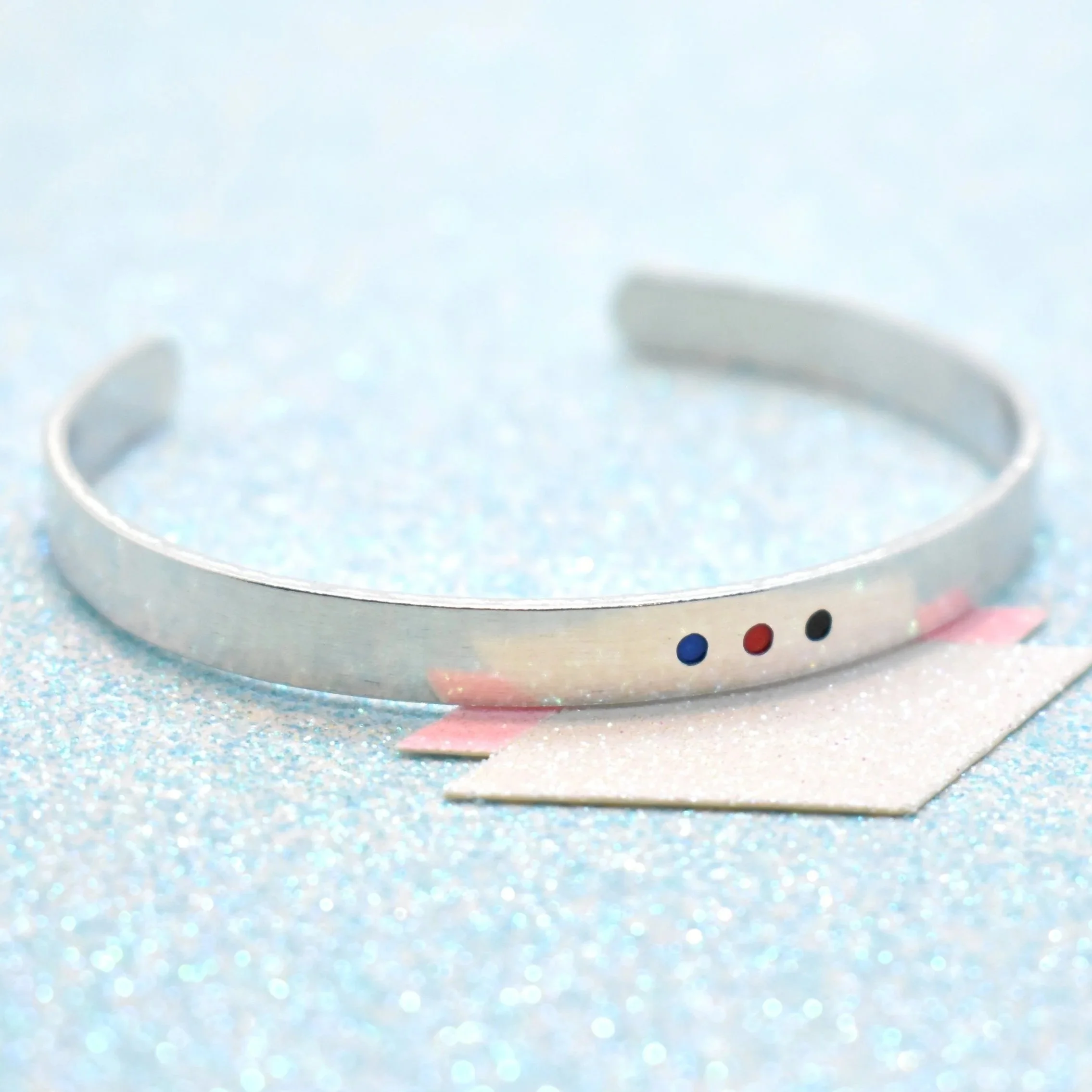 Polyam pride jewellery – minimalist cuff bracelet in silver